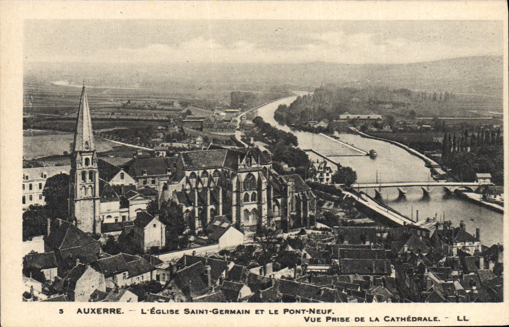 CPA Auxerre L'Eglise Saint Germain Et Le Pont Neuf Vue prise de la cathedrale