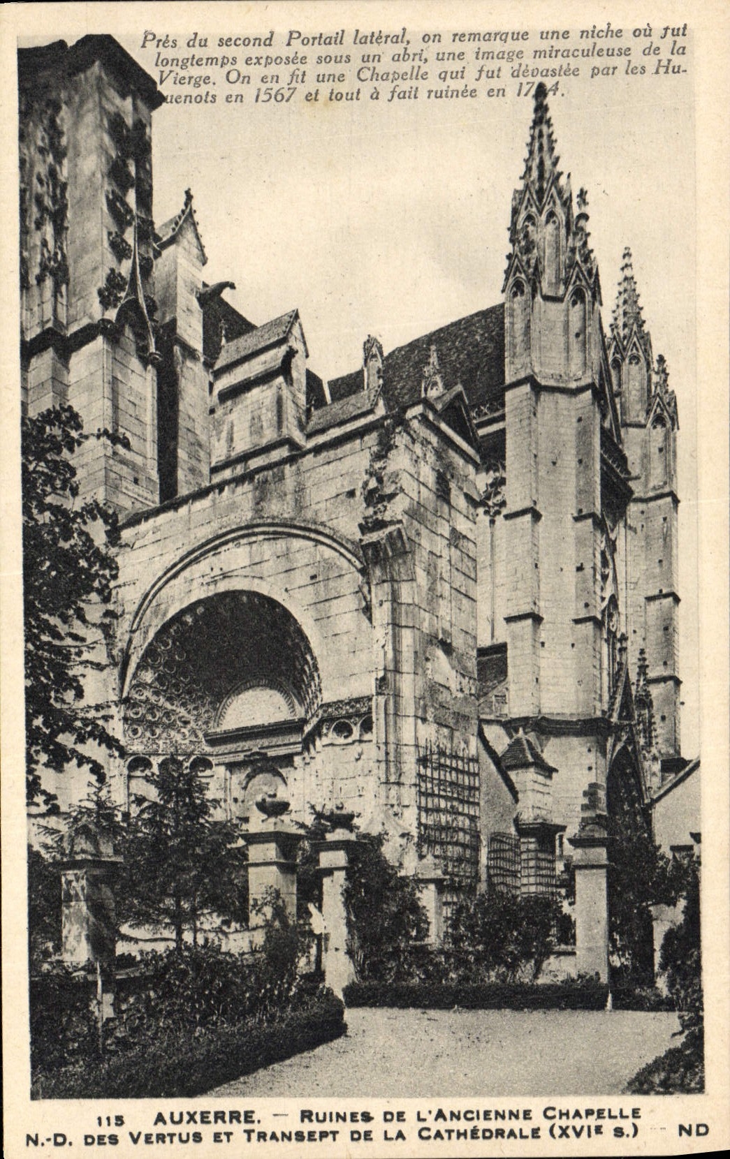 CPA Auxerre Ruines De L'Ancienne Chapelle ND des Vertus et transept de la cathedrale