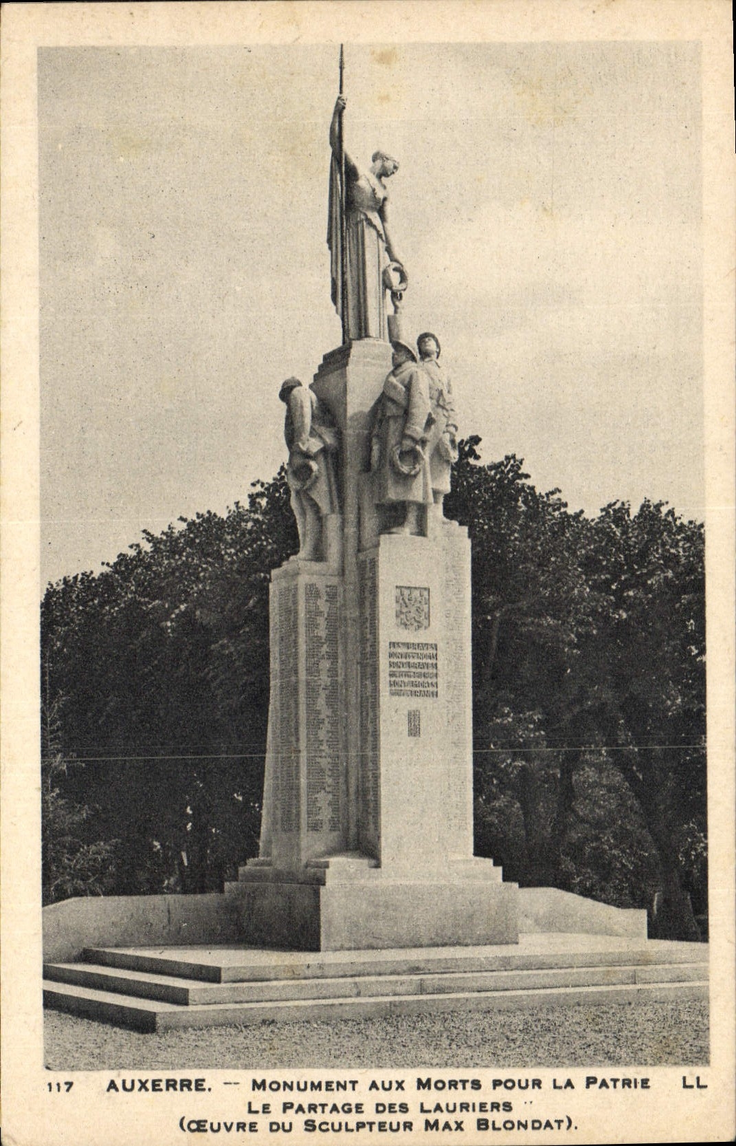 Monumento de la guerra de Auxerre de la POSTAL de la VENDIMIA para la patria la división de los bahía-árboles de Militaria