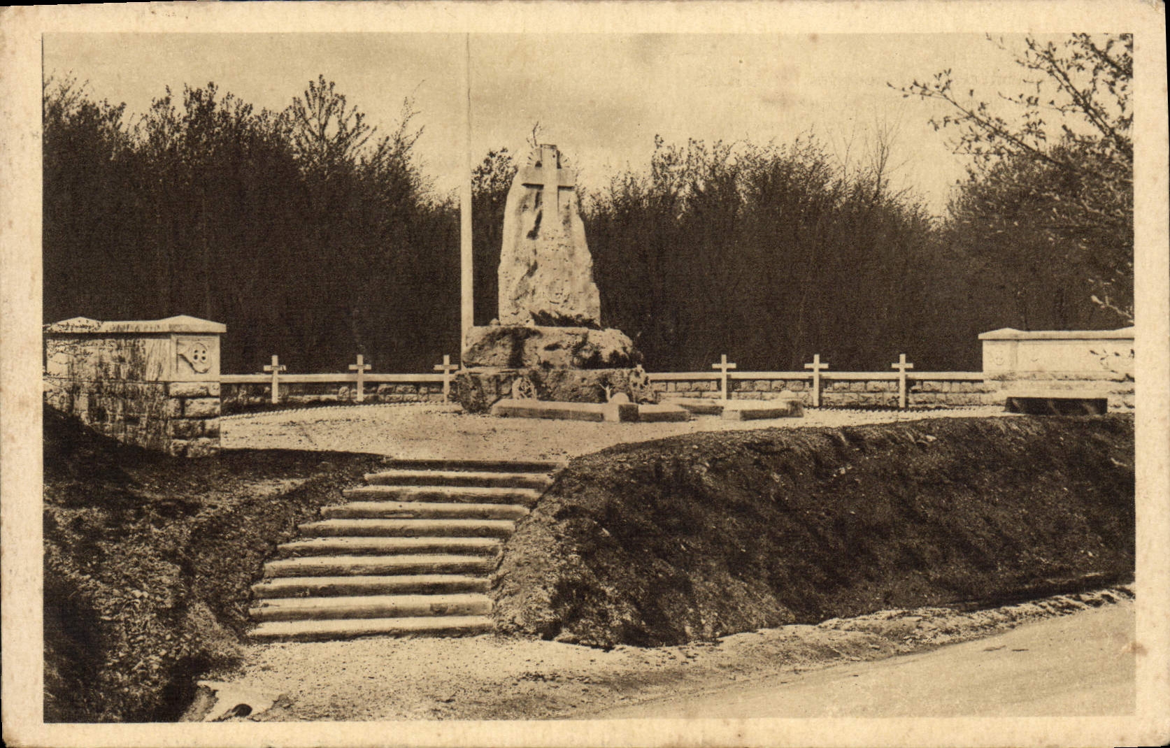 VINTAGE POSTCARD Wood Of Caures To the Memory of Colonel Briant Militaria