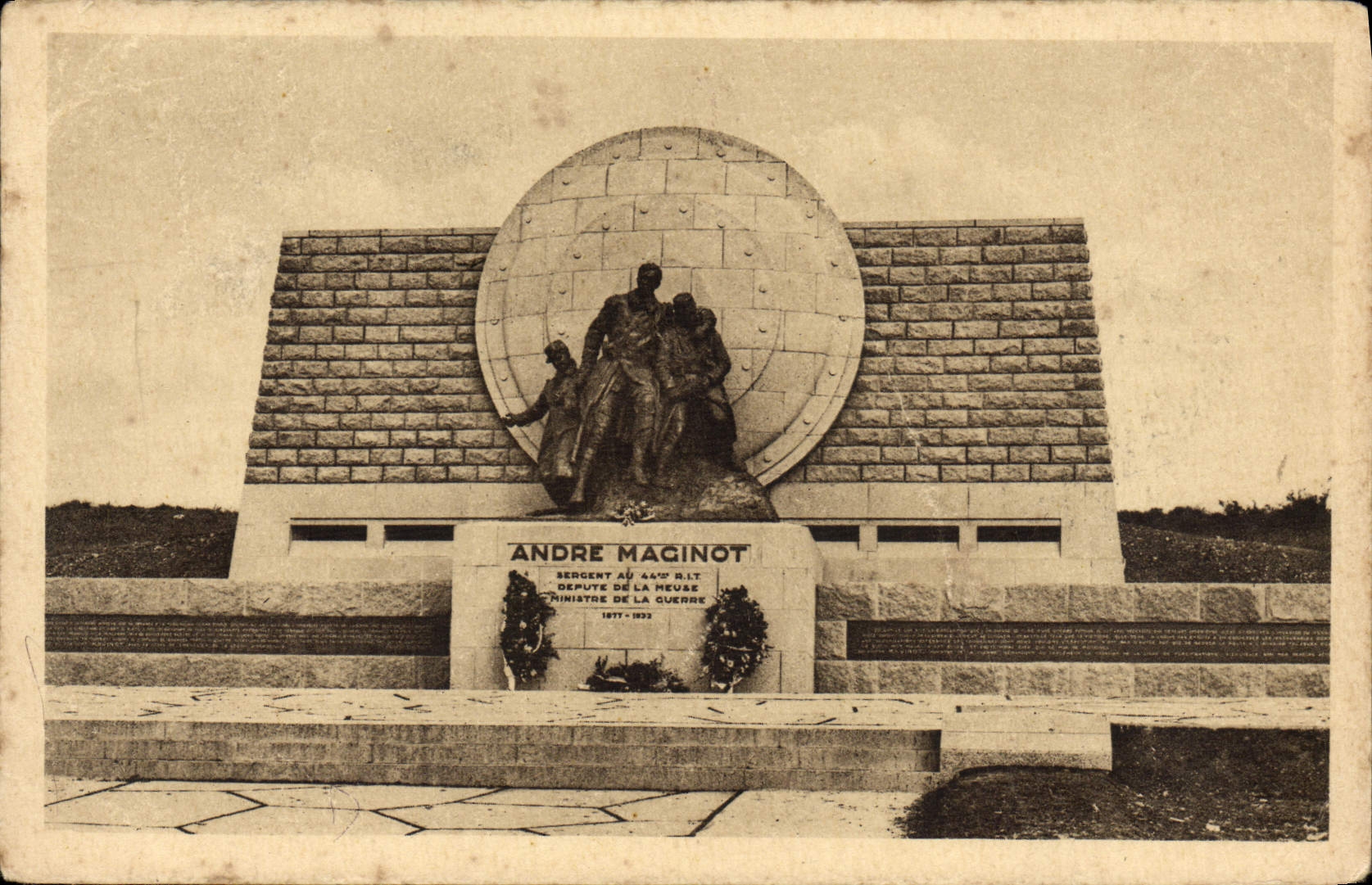 VINTAGE POSTCARD Andre Maginot Militaria