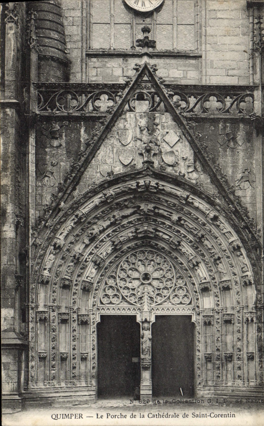 POSTAL Quimper de la VENDIMIA el pórtico de la catedral de Corentin Saint