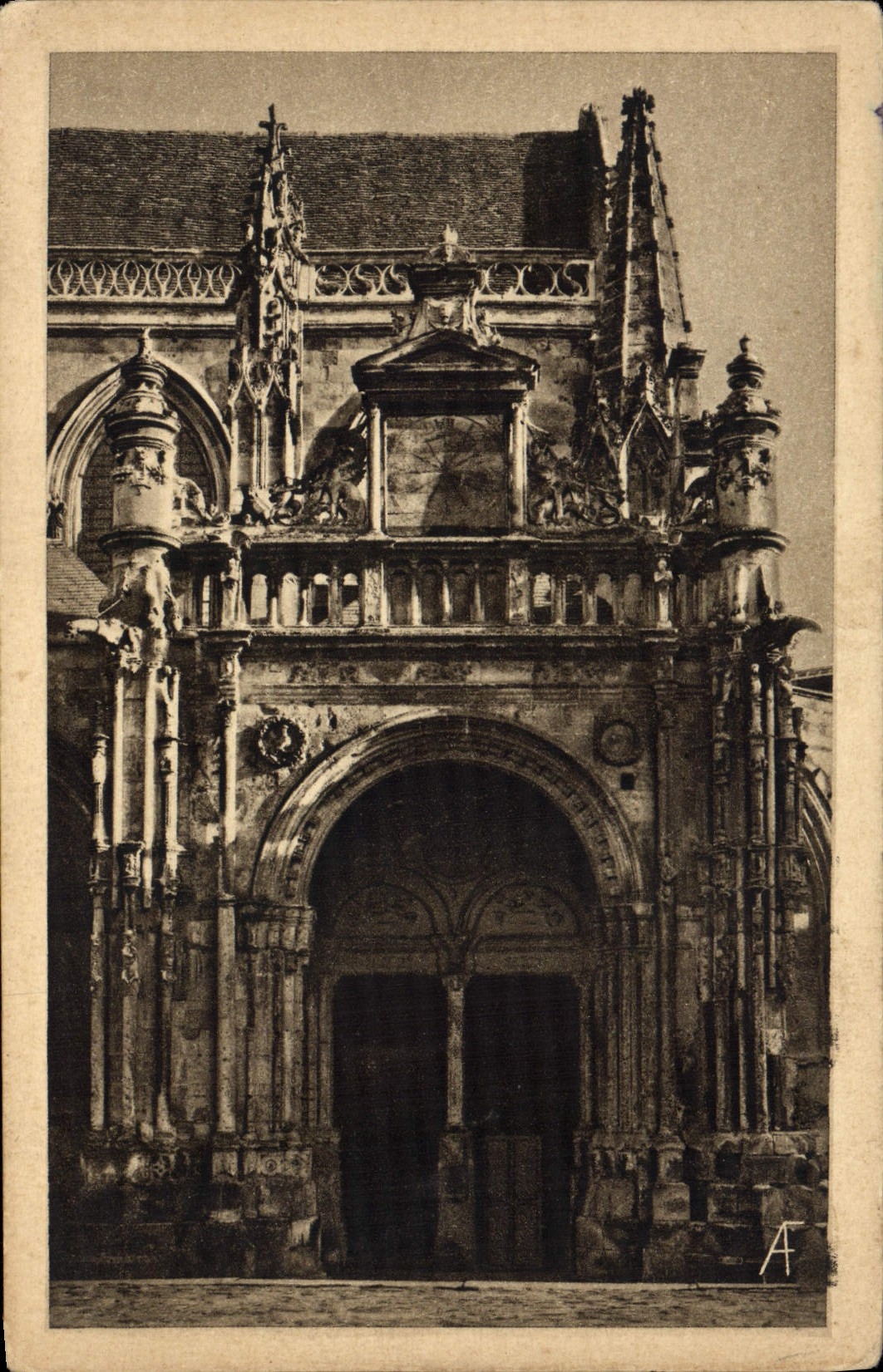 CPA Falaise Portail De I'Eglise De La Trinite