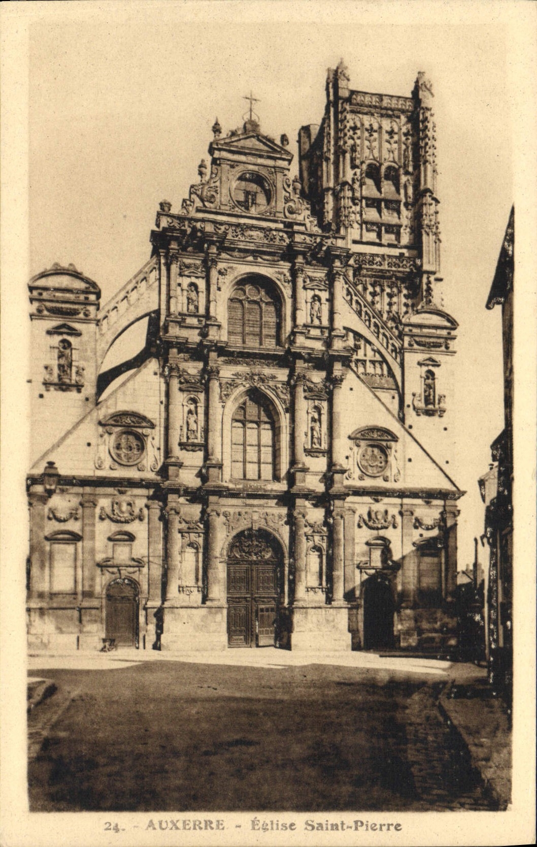 CPA Auxerre Eglise Saint Pierre