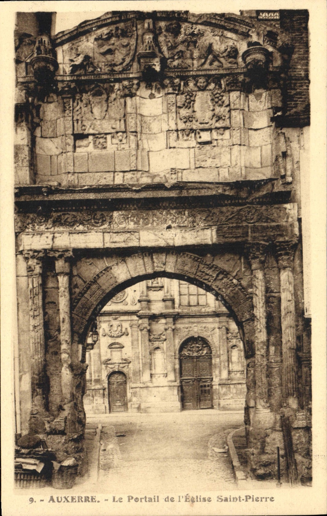 VINTAGE POSTCARD Auxerre the Gate De I' Eglise Saint Pierre