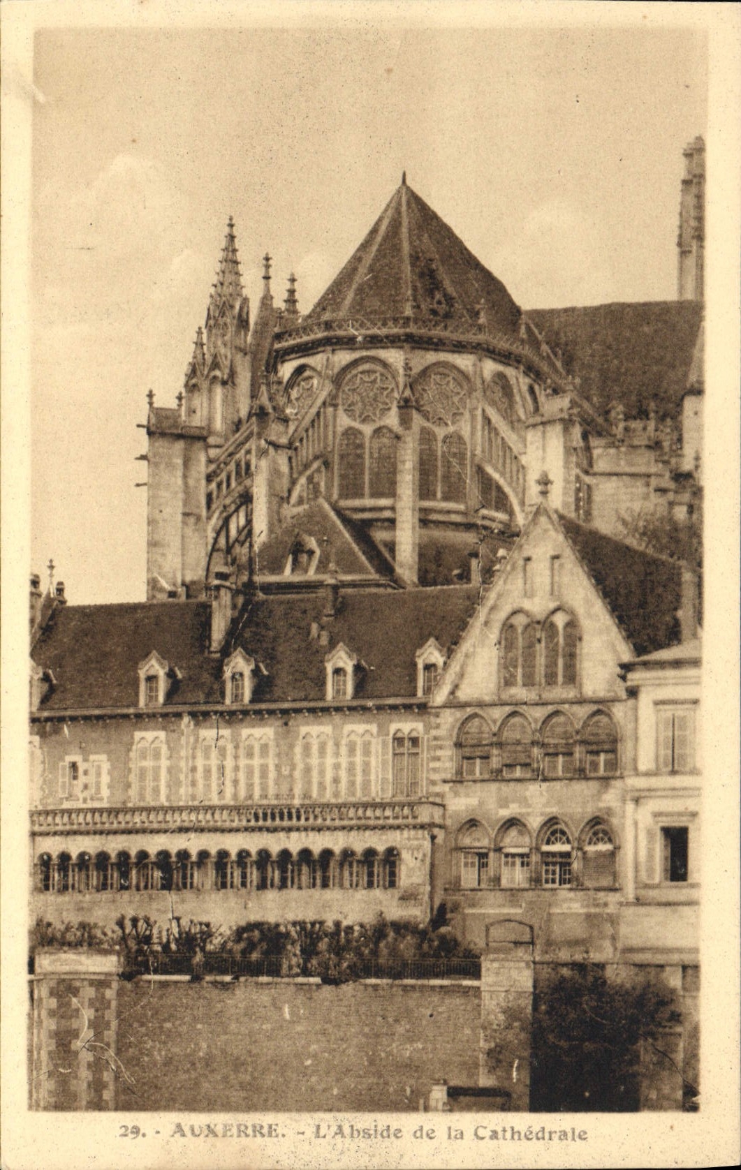 CPA Auxerre L'Abside De La Cathedrale