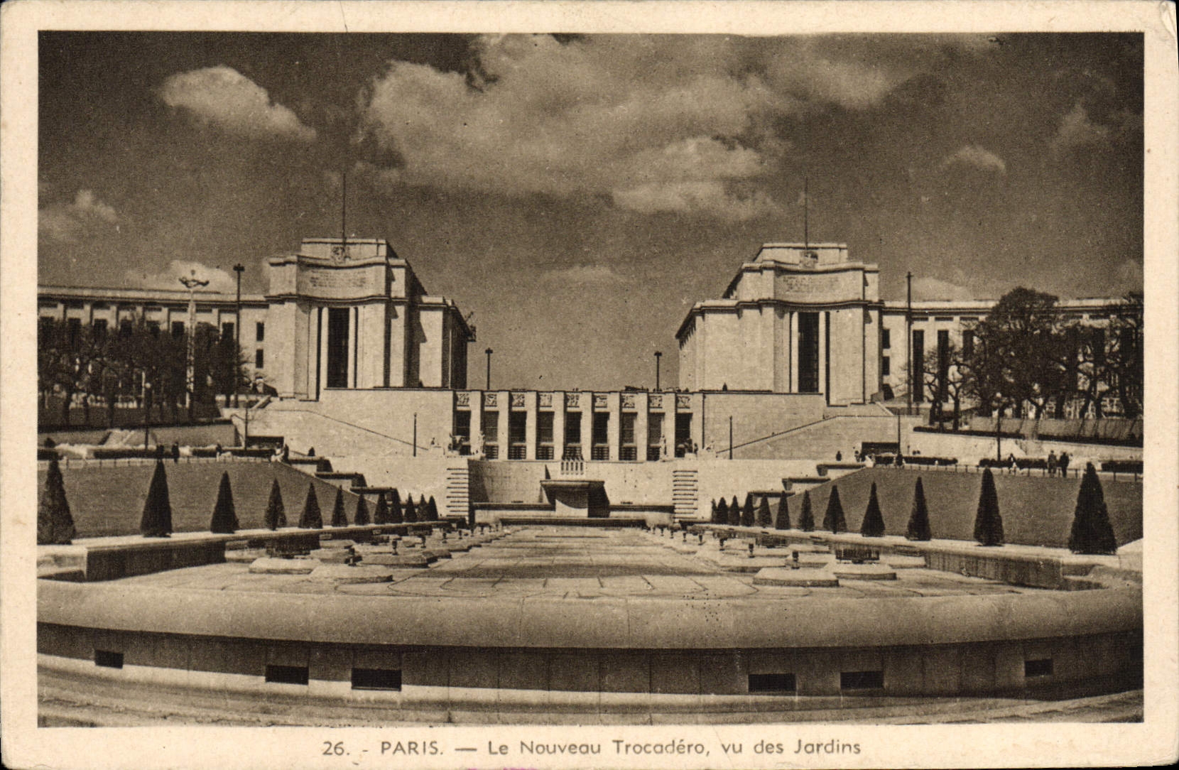 CPA Paris Le Nouveau Trocadero vue des jardins