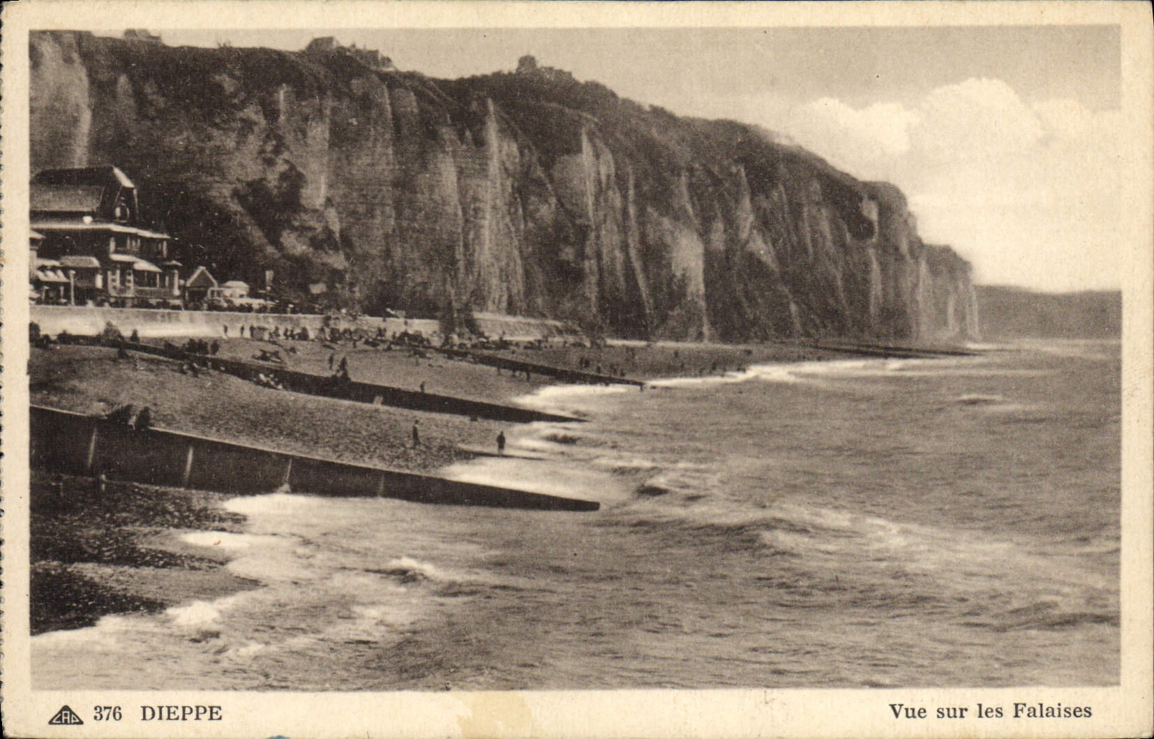 VINTAGE POSTCARD Dieppe Seen On Cliffs