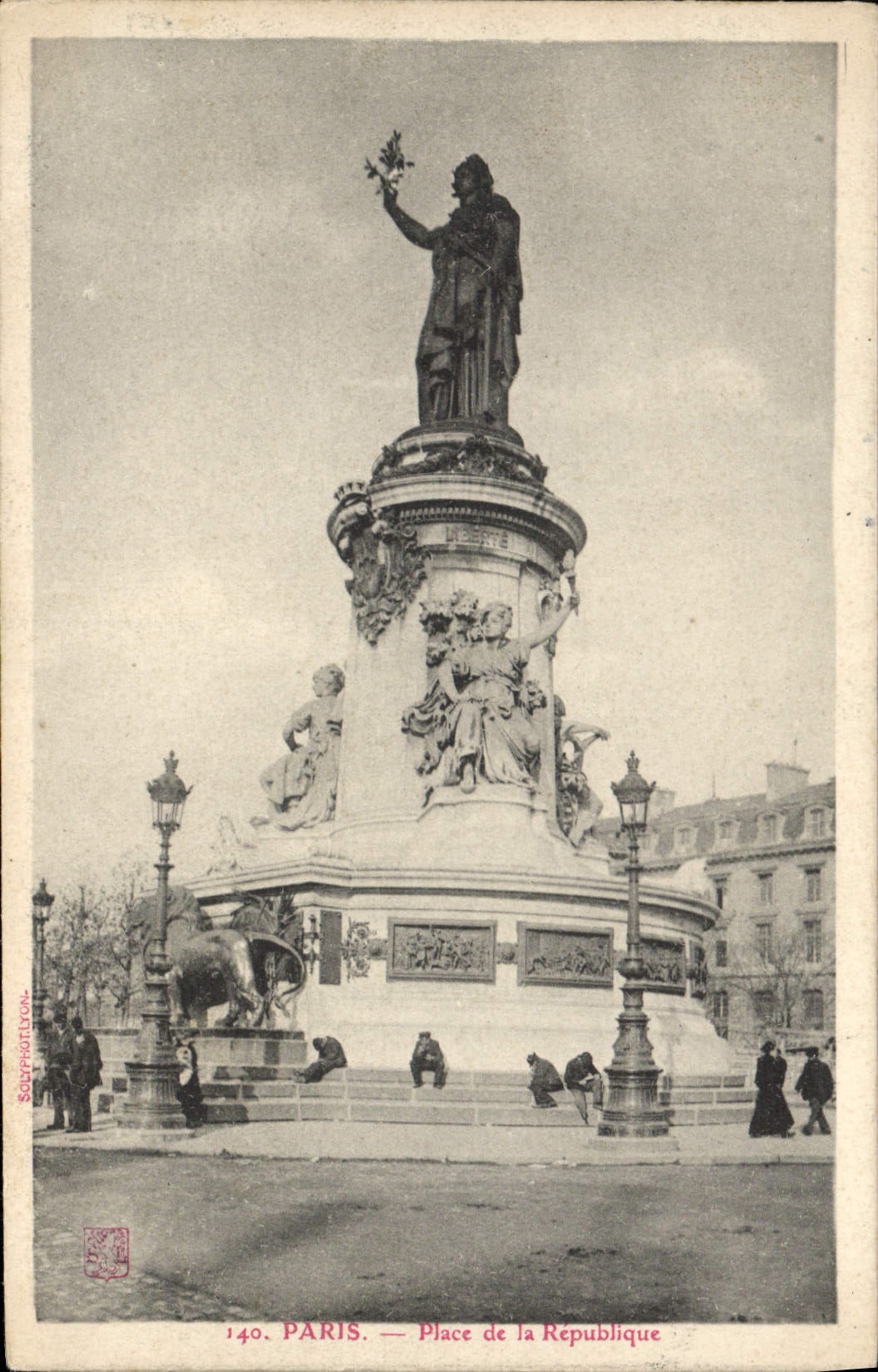 CPA Paris Place De La Republique