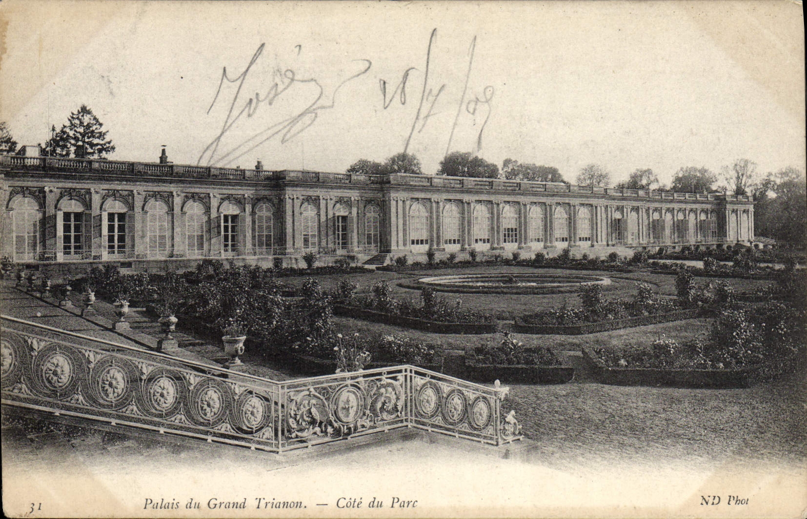 CPA Versailles Palais Du Grand Trianon Cote du parc