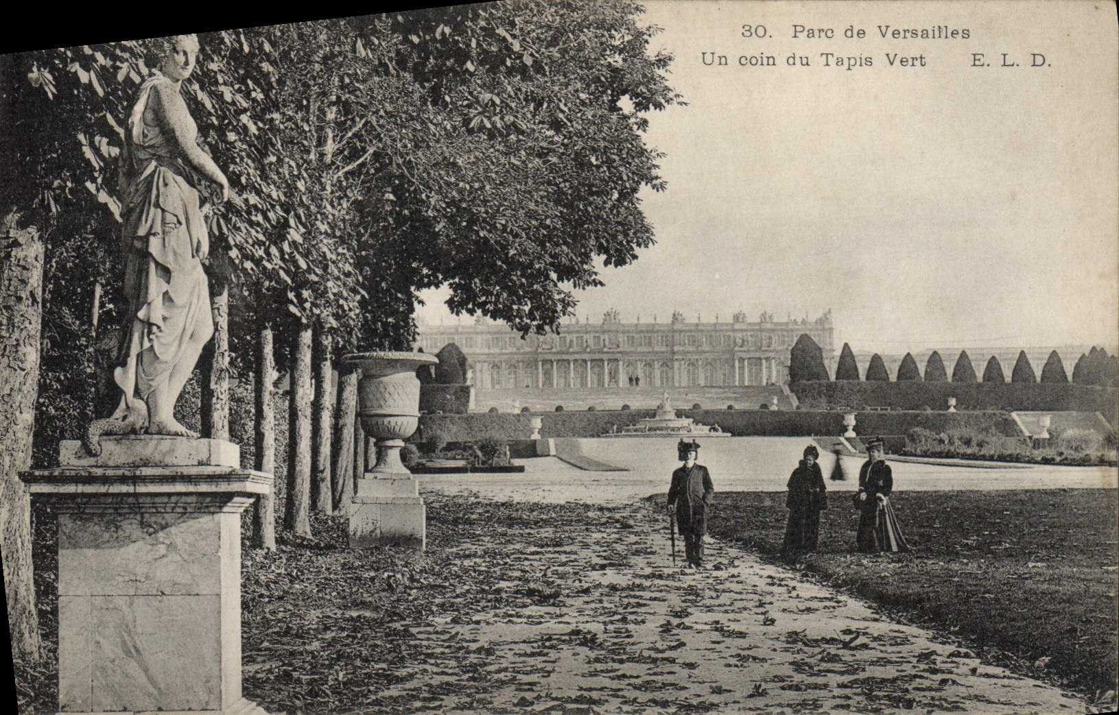 CPA Parc De Versailles Un Coin Du Tapis Vert