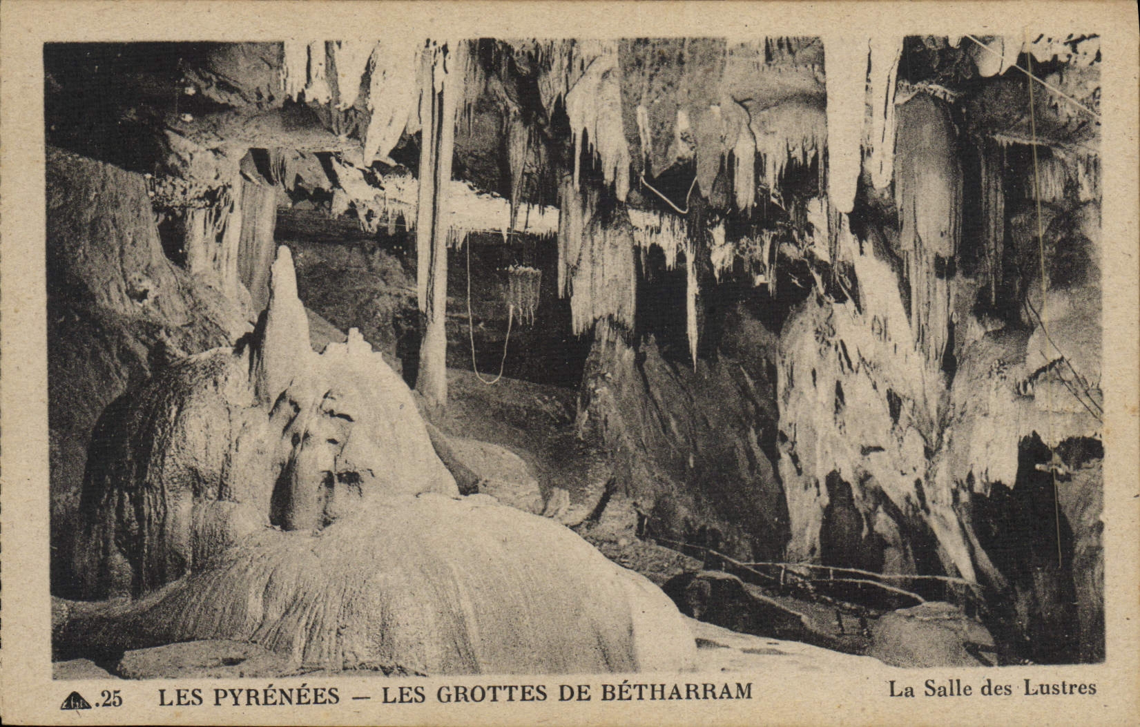 CPA Les Grottes De Betharram La salle des lustres
