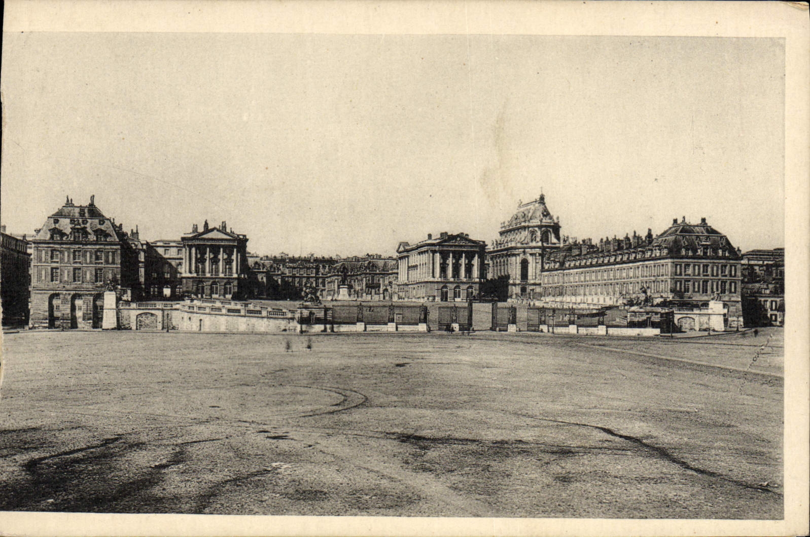 CPA Palais de Versailles Facade Prise De La Plage D'Armes