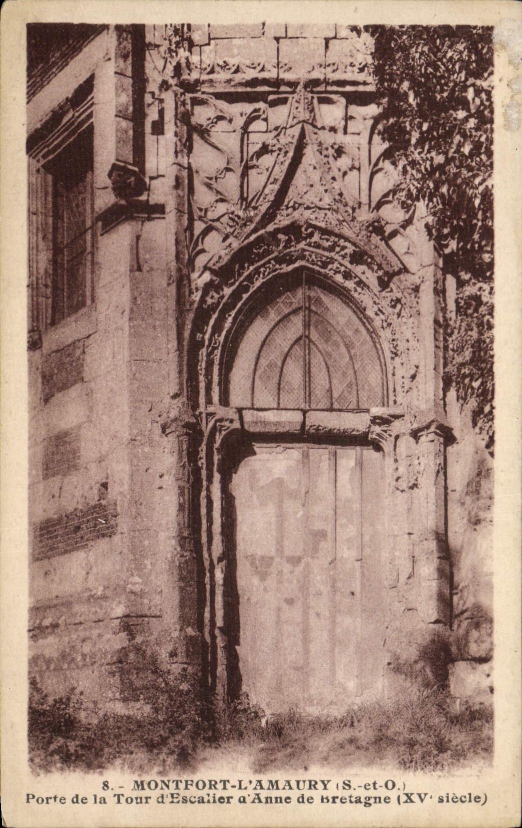 VINTAGE POSTCARD Montfort Amaury Carries Tower of Staircase of Anne of Brittany
