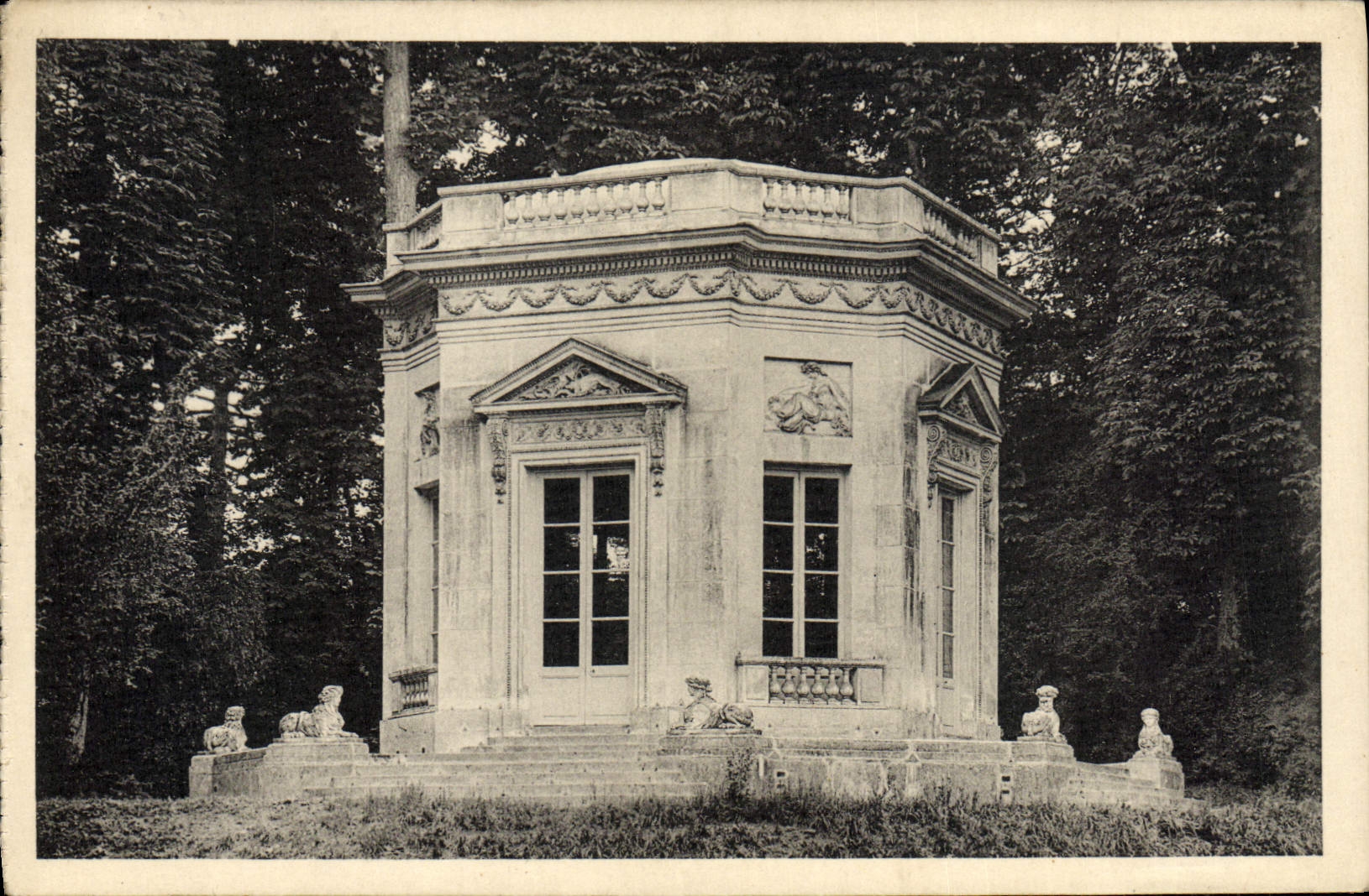VINTAGE POSTCARD Small Trianon the House Of Versailles Music