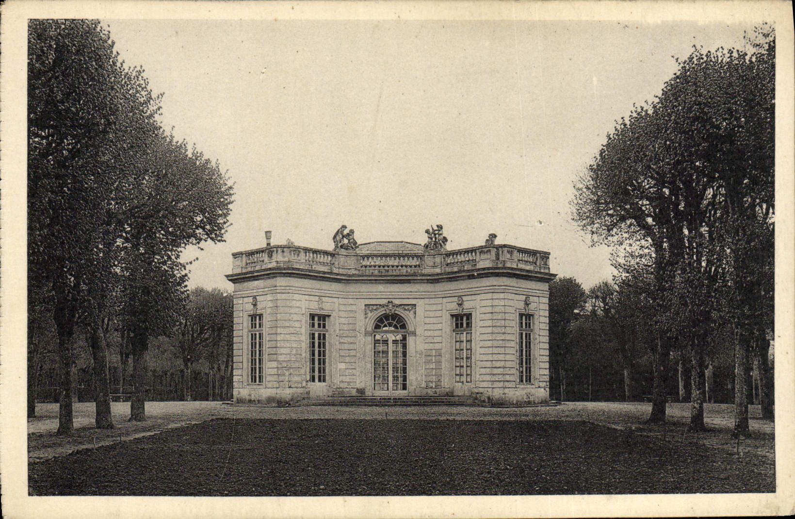 CPA Petit Trianon Le pavillon francais Versailles