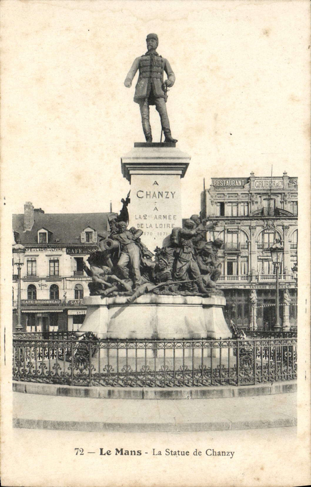 CPA Le Mans La Statue de Chanzy