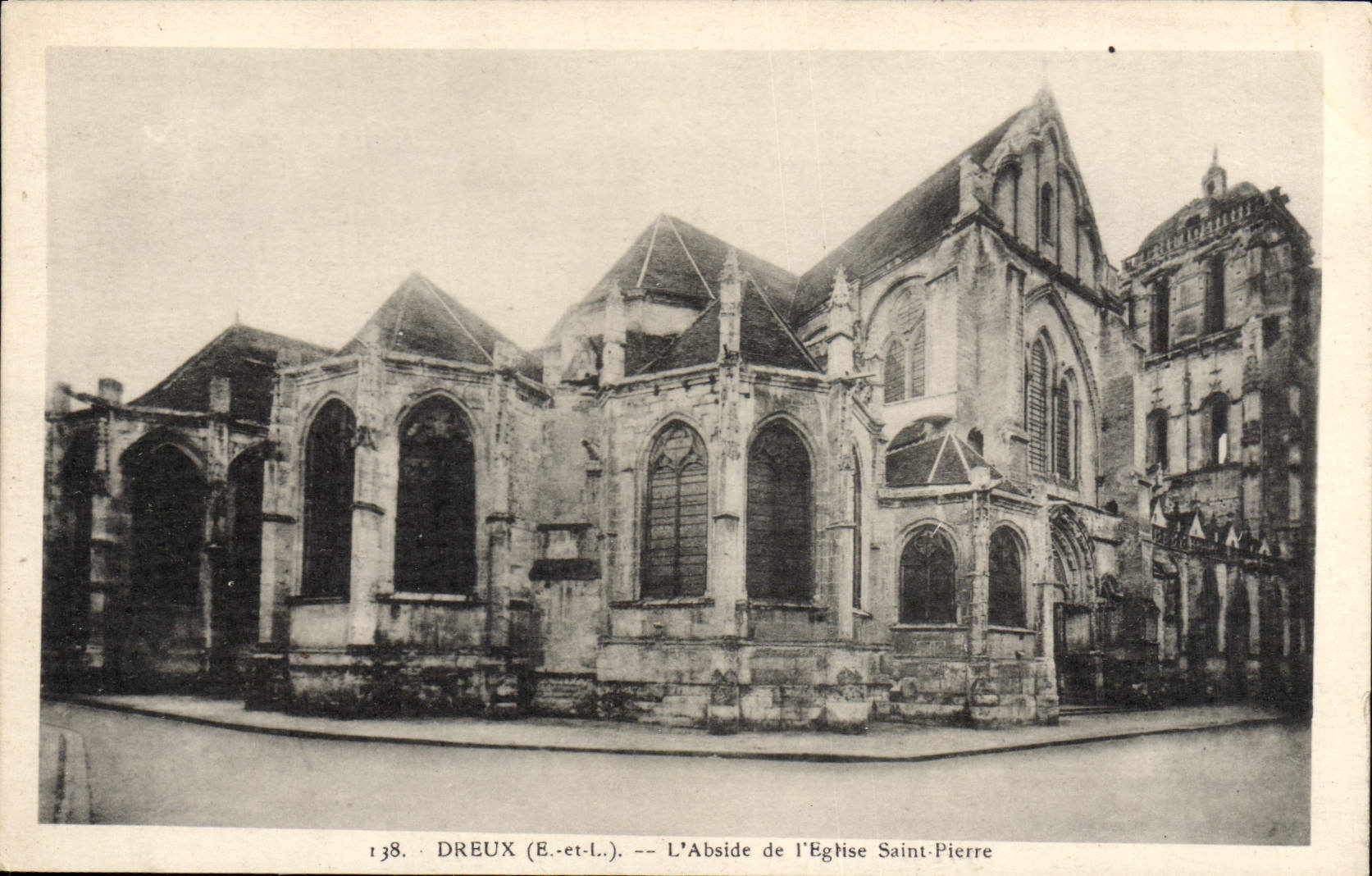 CPA Dreux L'Abside de L'Eglise Saint Pierre
