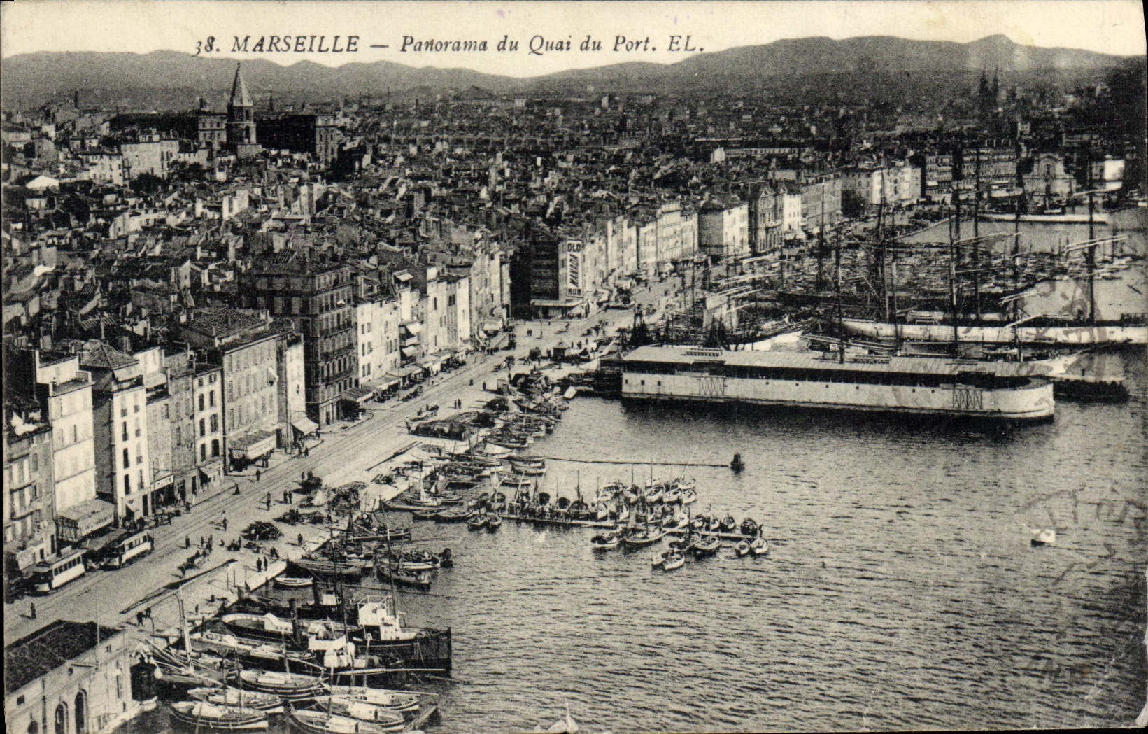 CPA Marseille Panorama du Quai du Port Bateaux