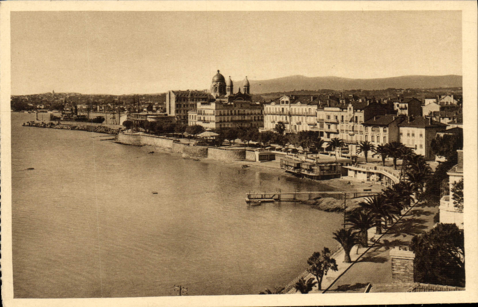 CPA Saint Raphael Vue Generale Et La Plage