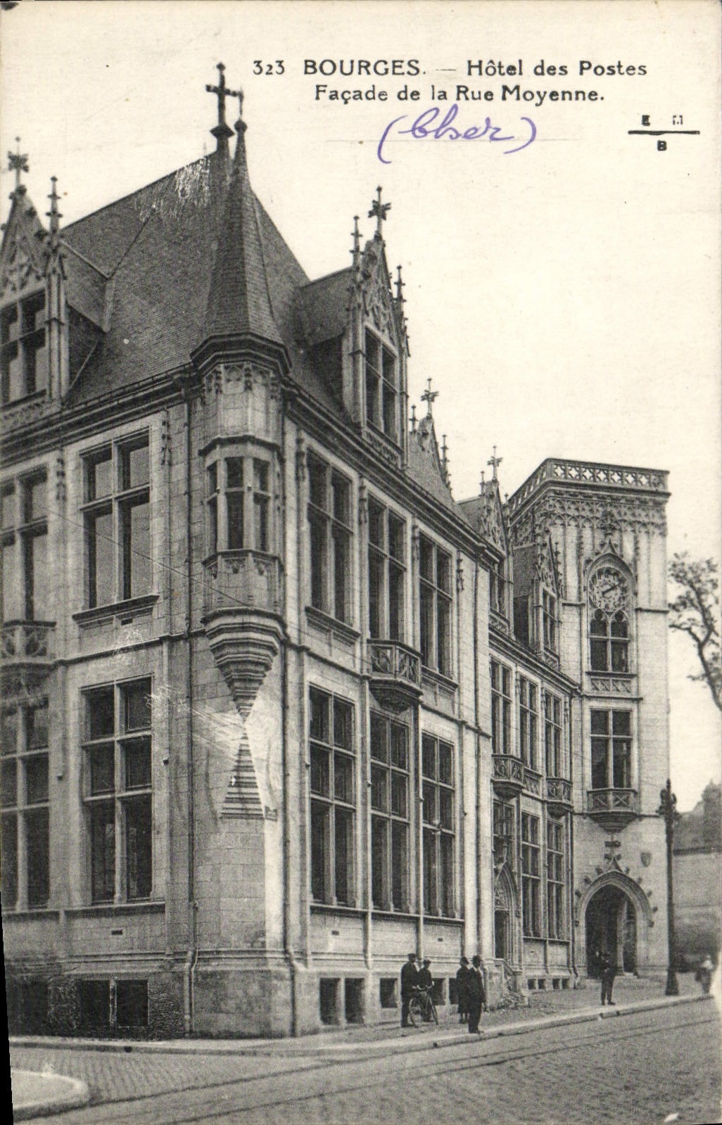 Ataque frontal del edificio de la oficina de correos de Bourges de la POSTAL de la VENDIMIA de la calle media