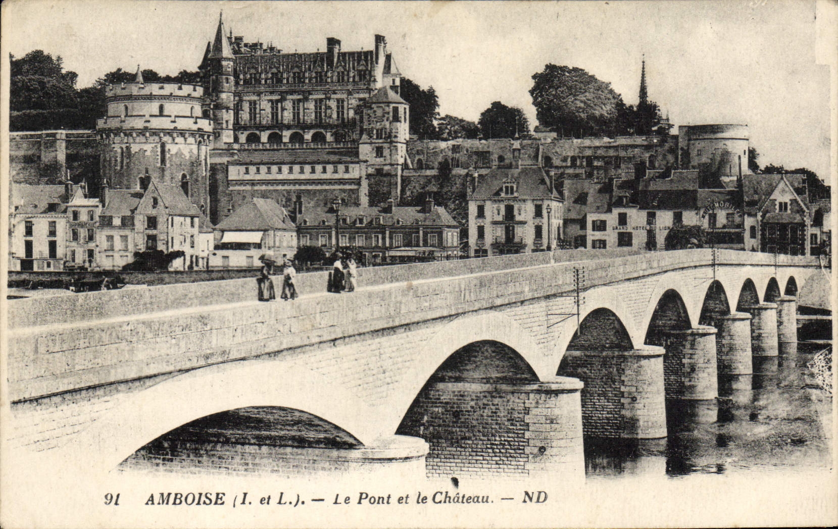 POSTAL Amboise de la VENDIMIA el puente y el castillo