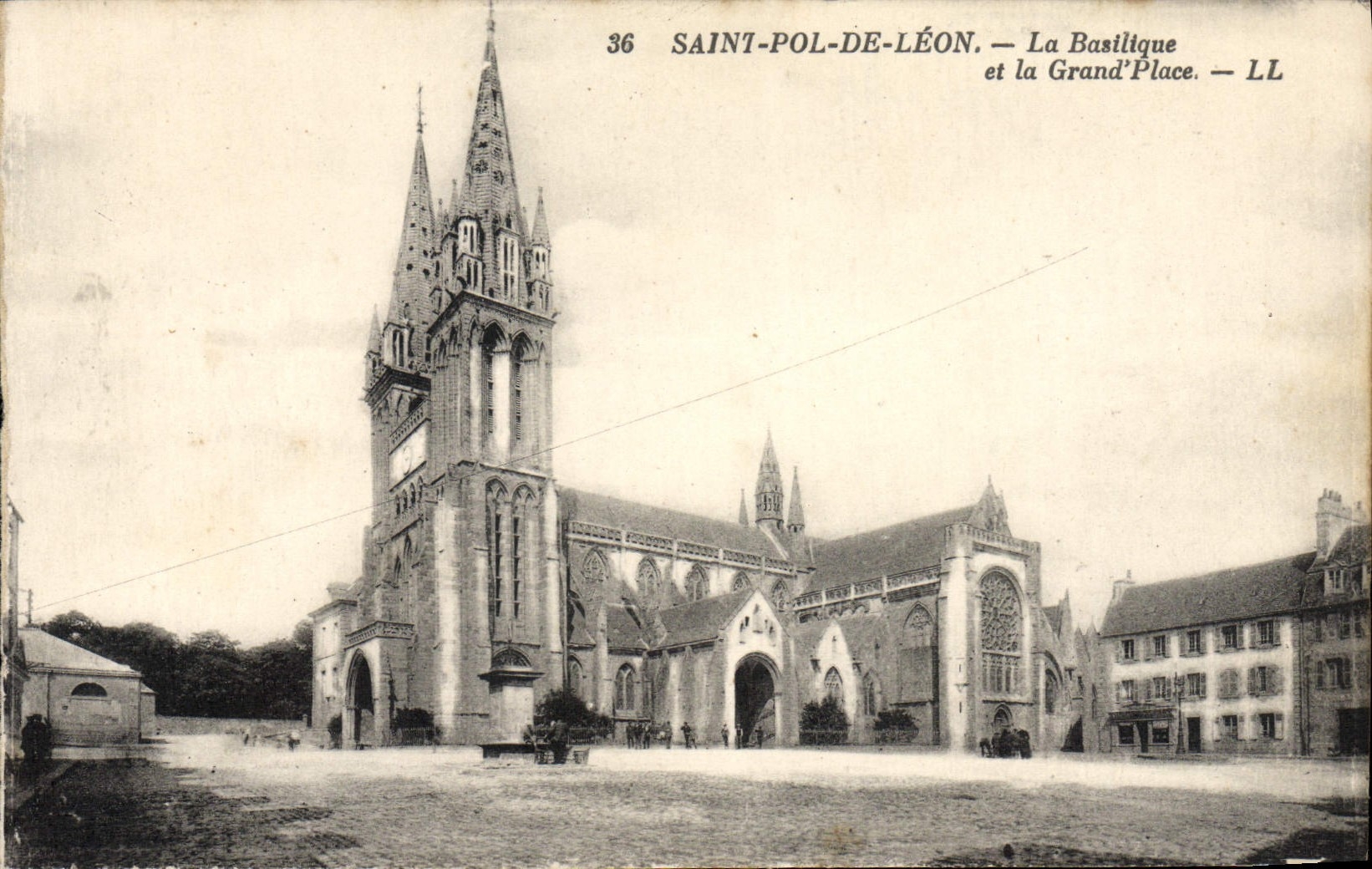 VINTAGE POSTCARD Holy pol. Of Leon the Basilica and the Large one Places