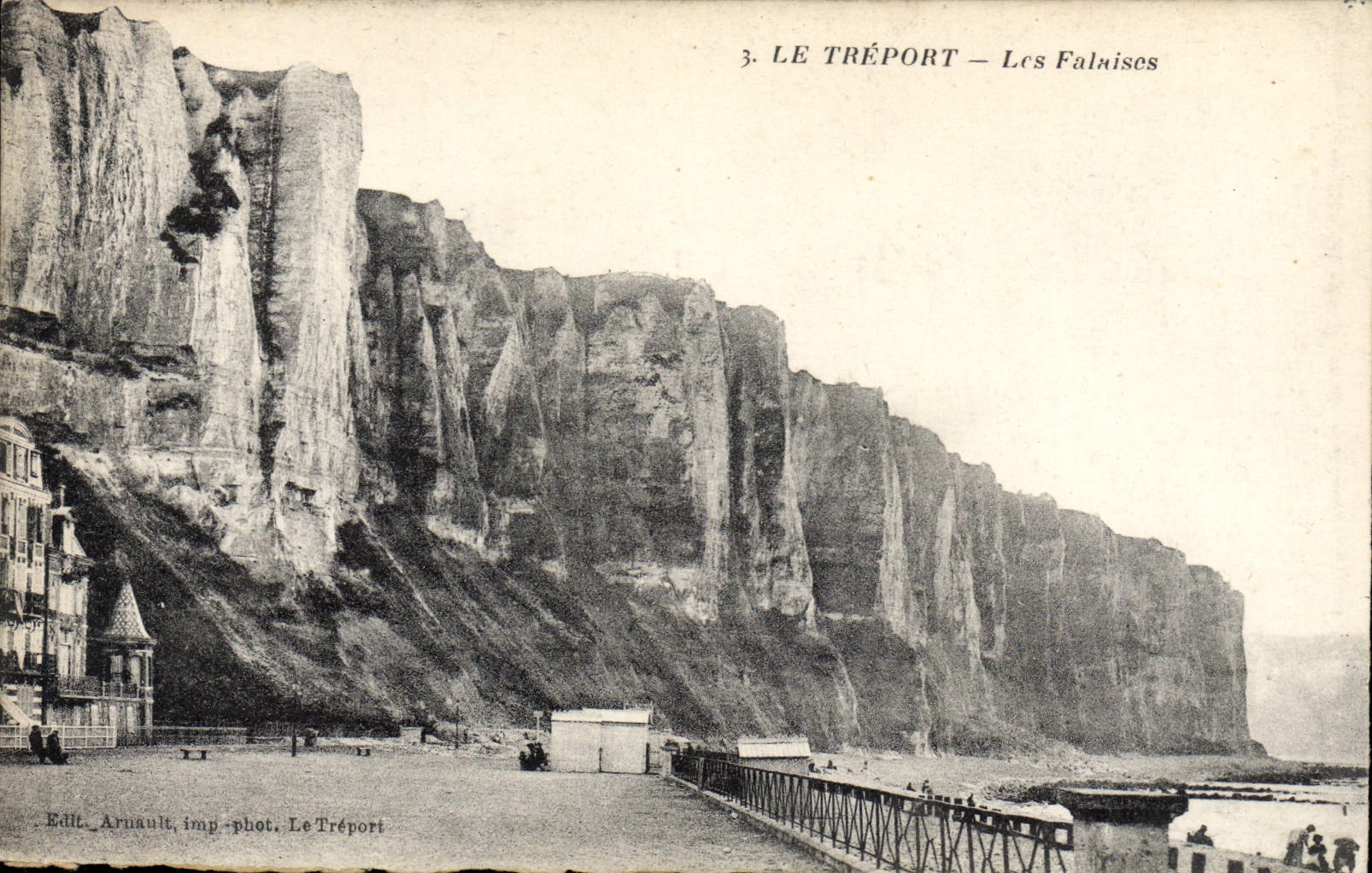 VINTAGE POSTCARD Treport Cliffs
