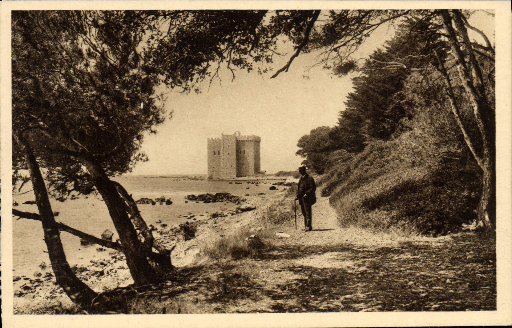 CPA Cannes Iles De Lerins Chateau Saint Honorat