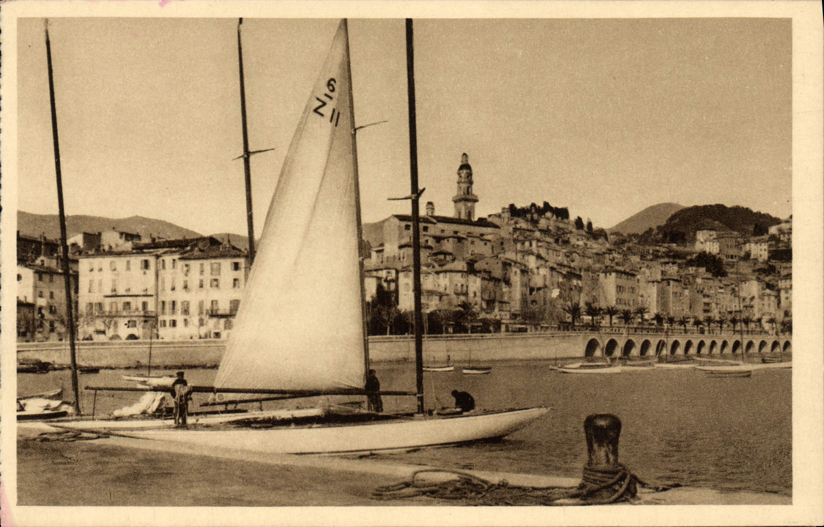 CPA Menton Vue Generale Bateau