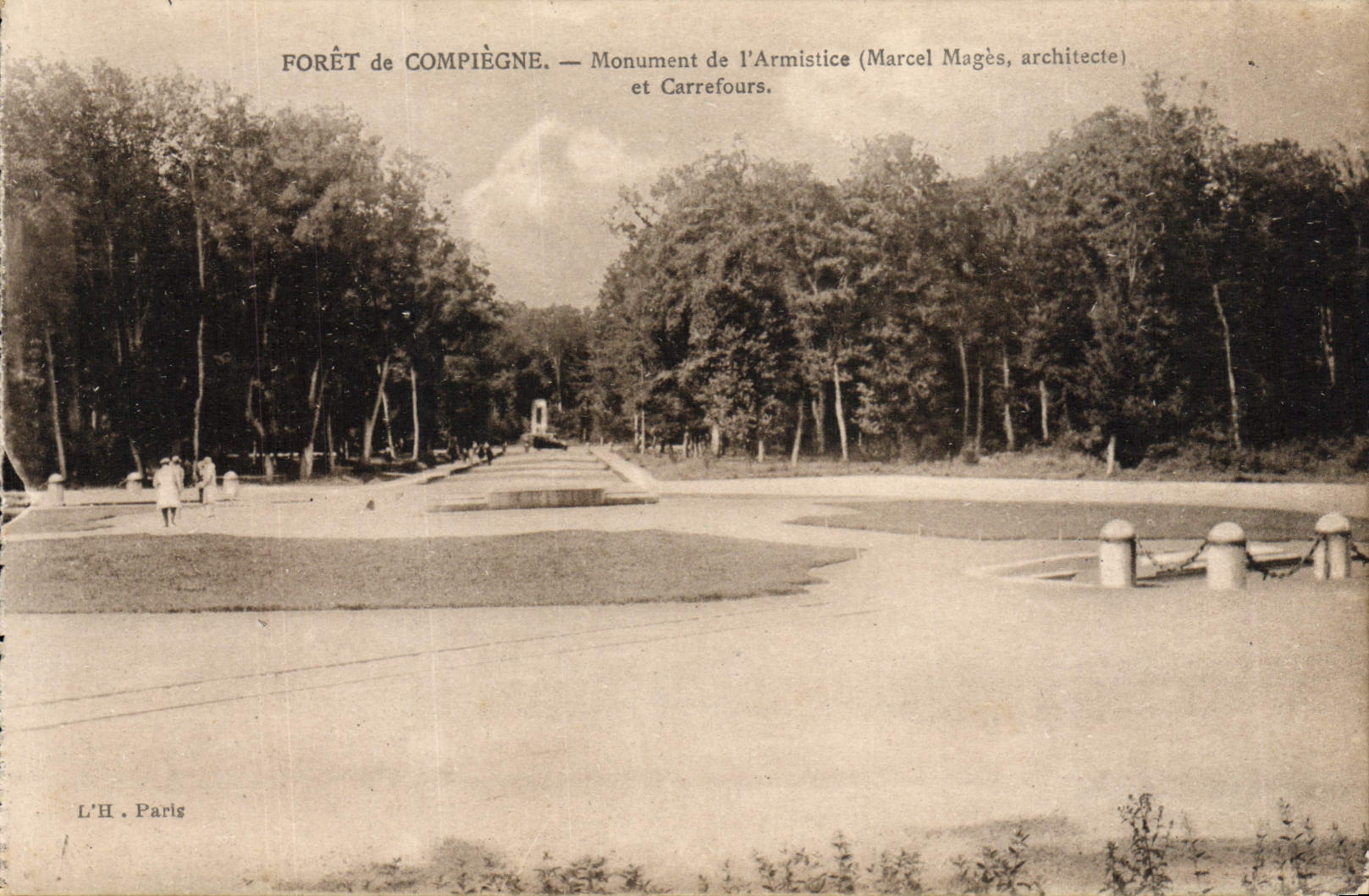 CPA Foret de Compiegne Monument de L'Armistice et carrefours Militaria