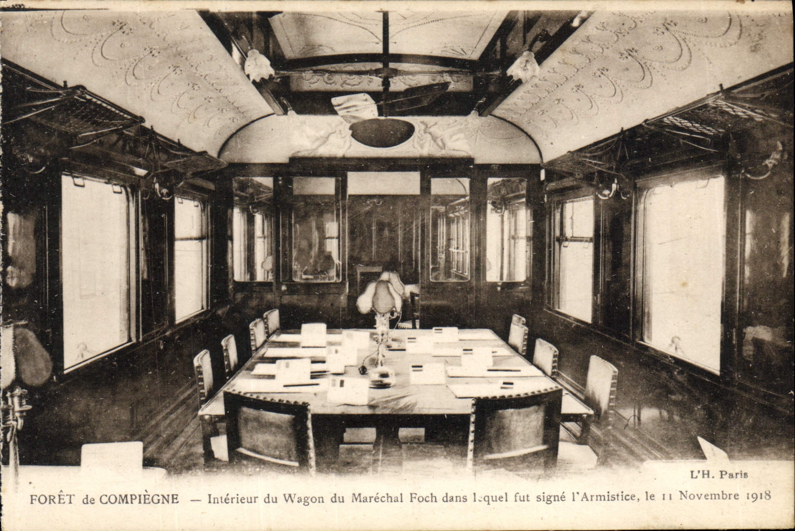 Taladro de la POSTAL de la VENDIMIA de Compiegne interior del coche del mariscal de Foch en quien estaba la muestra el armisticio de Militaria