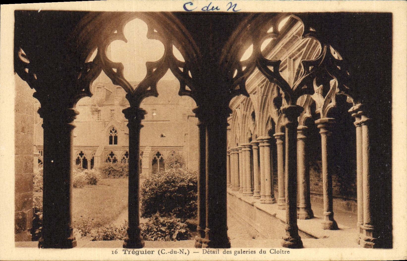 CPA Treguier Detail des Galeries du Cloitre