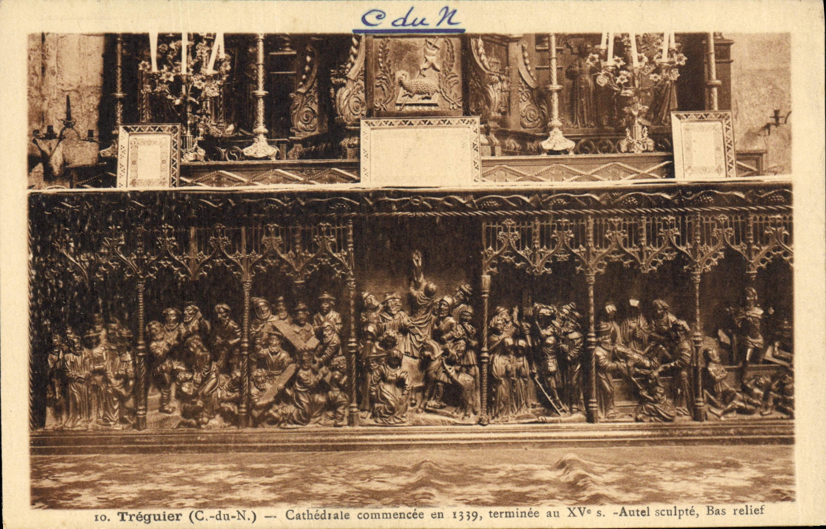 CPA Treguier La Cathedrale Autel sculpte Bas relief