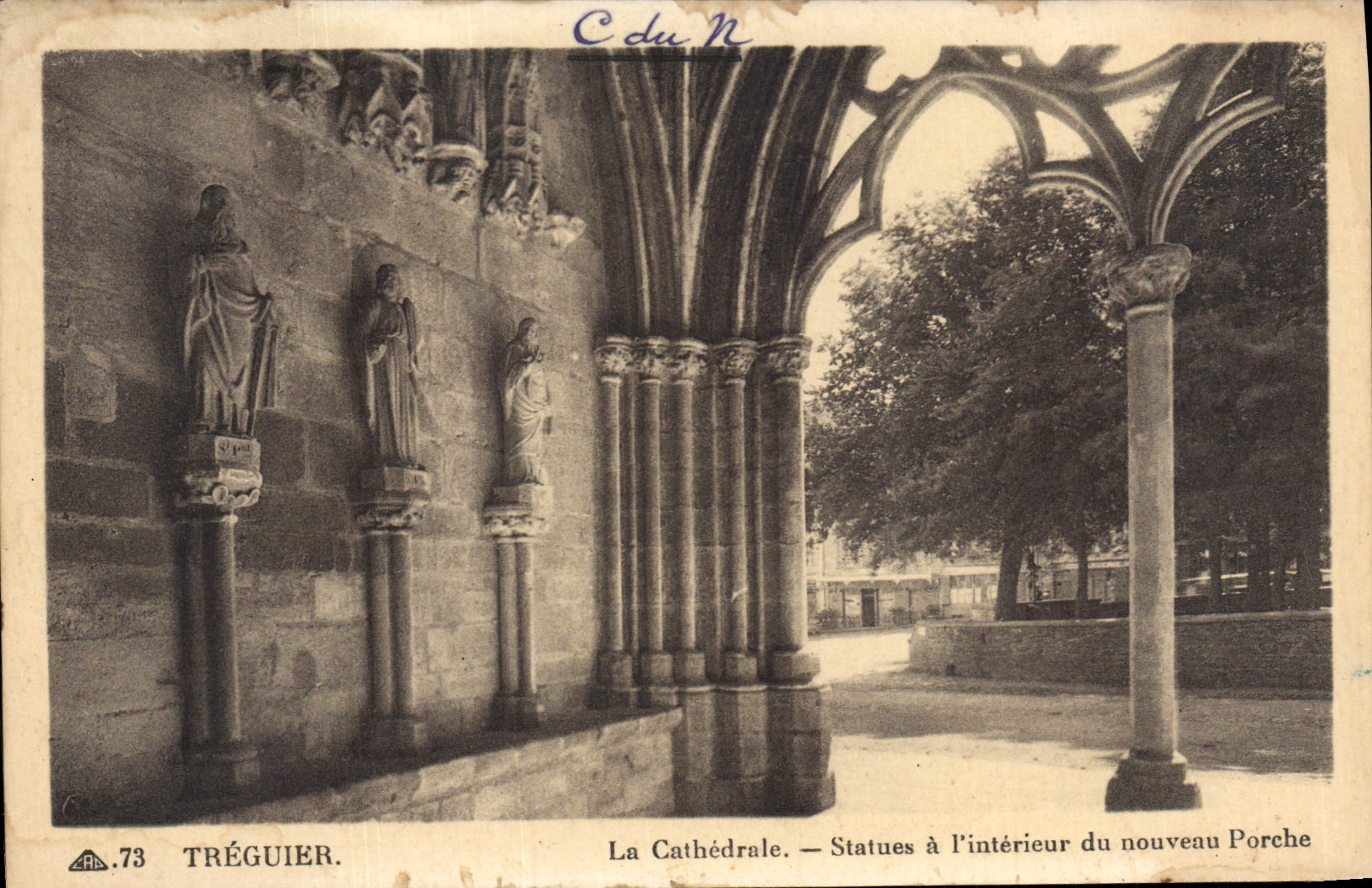 CPA Treguier La Cathedrale Statues a l'interieur du nouveau porche