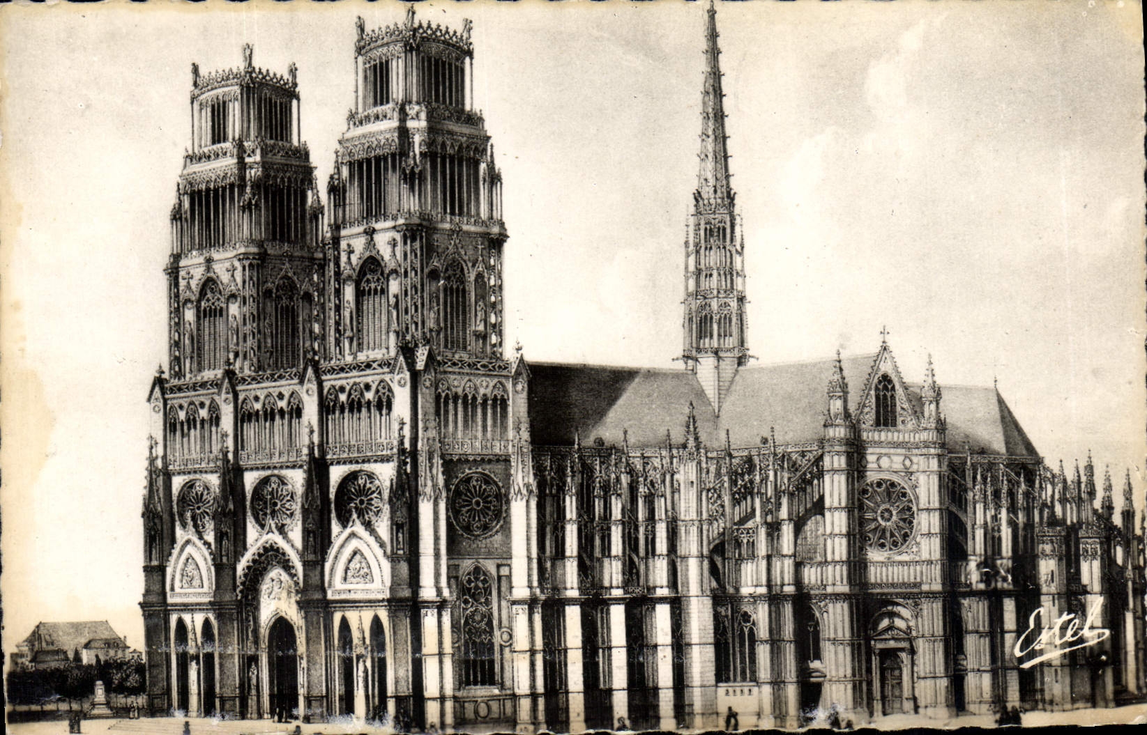 CPM Orleans La Cathedrale Sainte Croix Vue d'ensemble