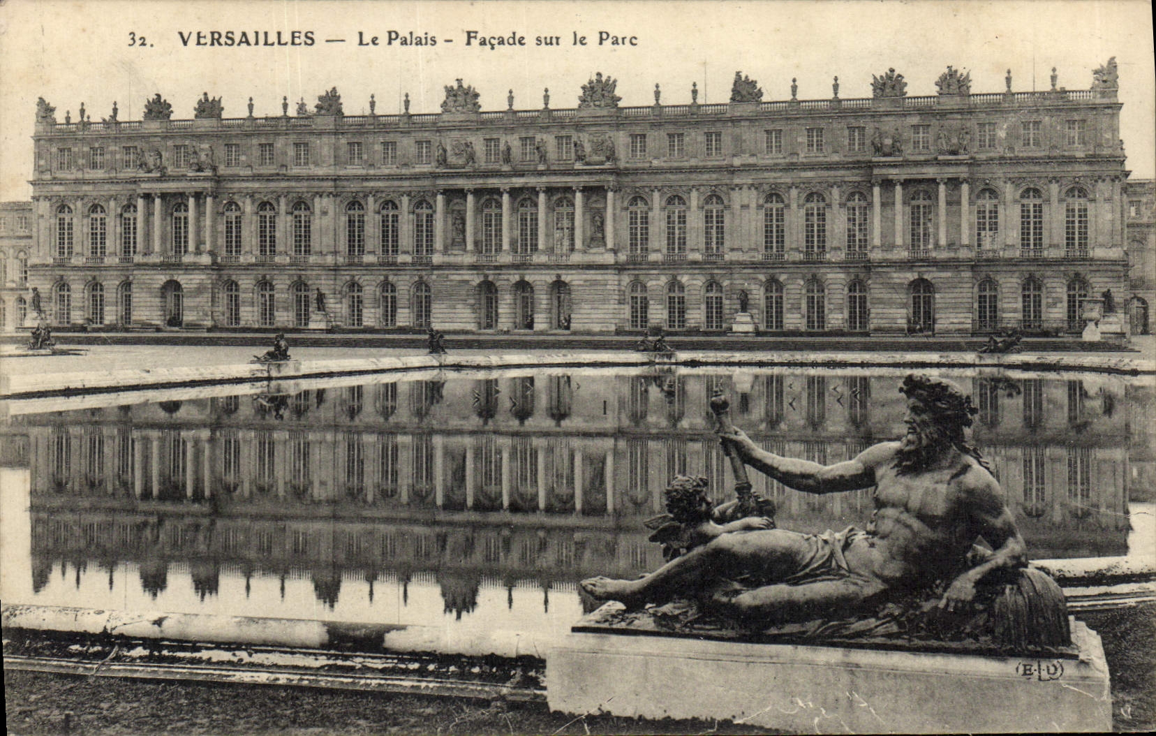 CPA Versailles Le Palais Facade Sur le Parc