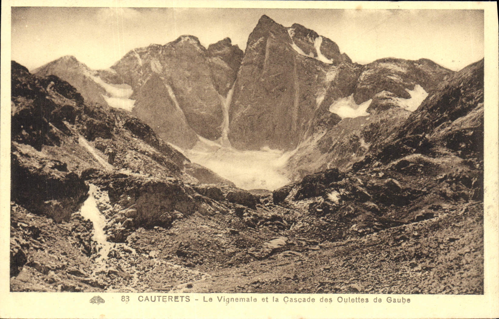 CPA Cauterets La Vignemale et la Cascade des Oulettes de Gaube 