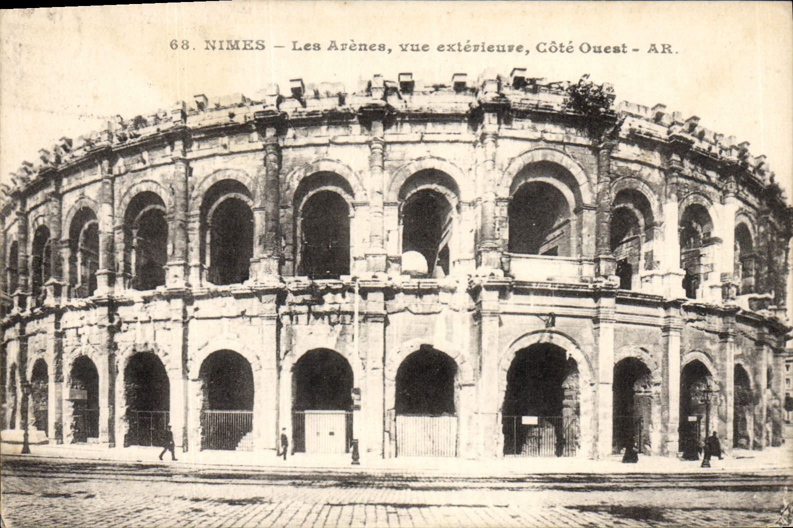 CPA Nimes Les Arenes Vue Exterieure Cote Ouest