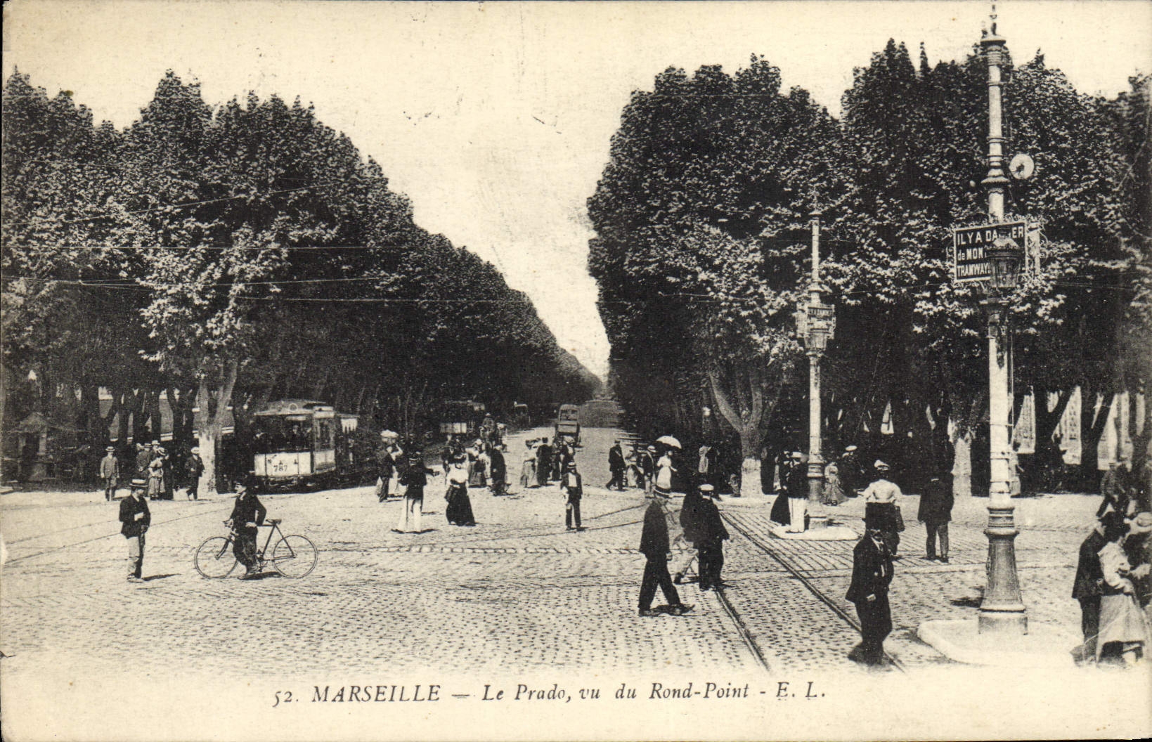 CPA Marseille Le Prado Vu du Rond Point Tramway