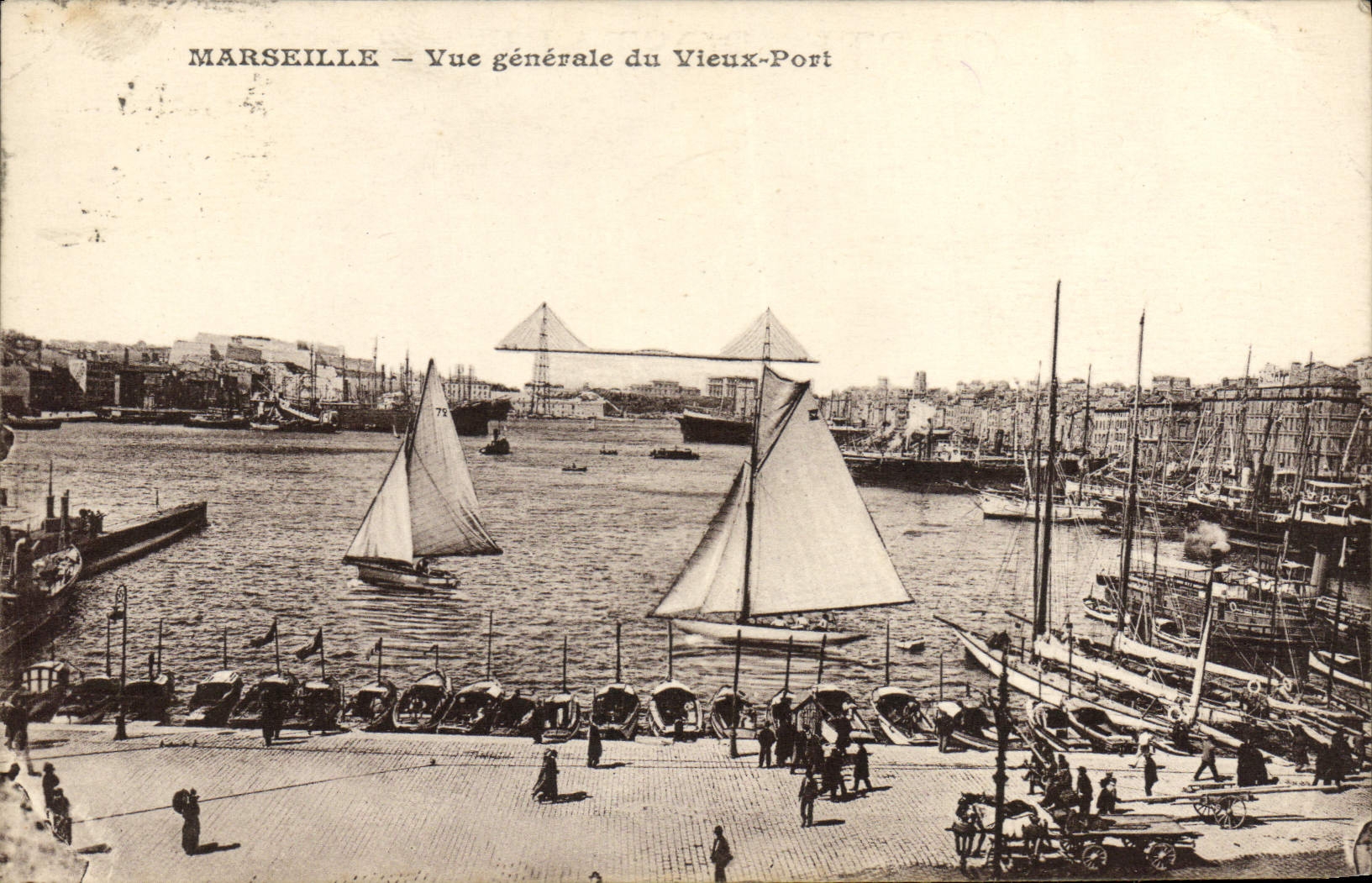 CPA Marseille Vue Generale du Vieux Port Bateaux