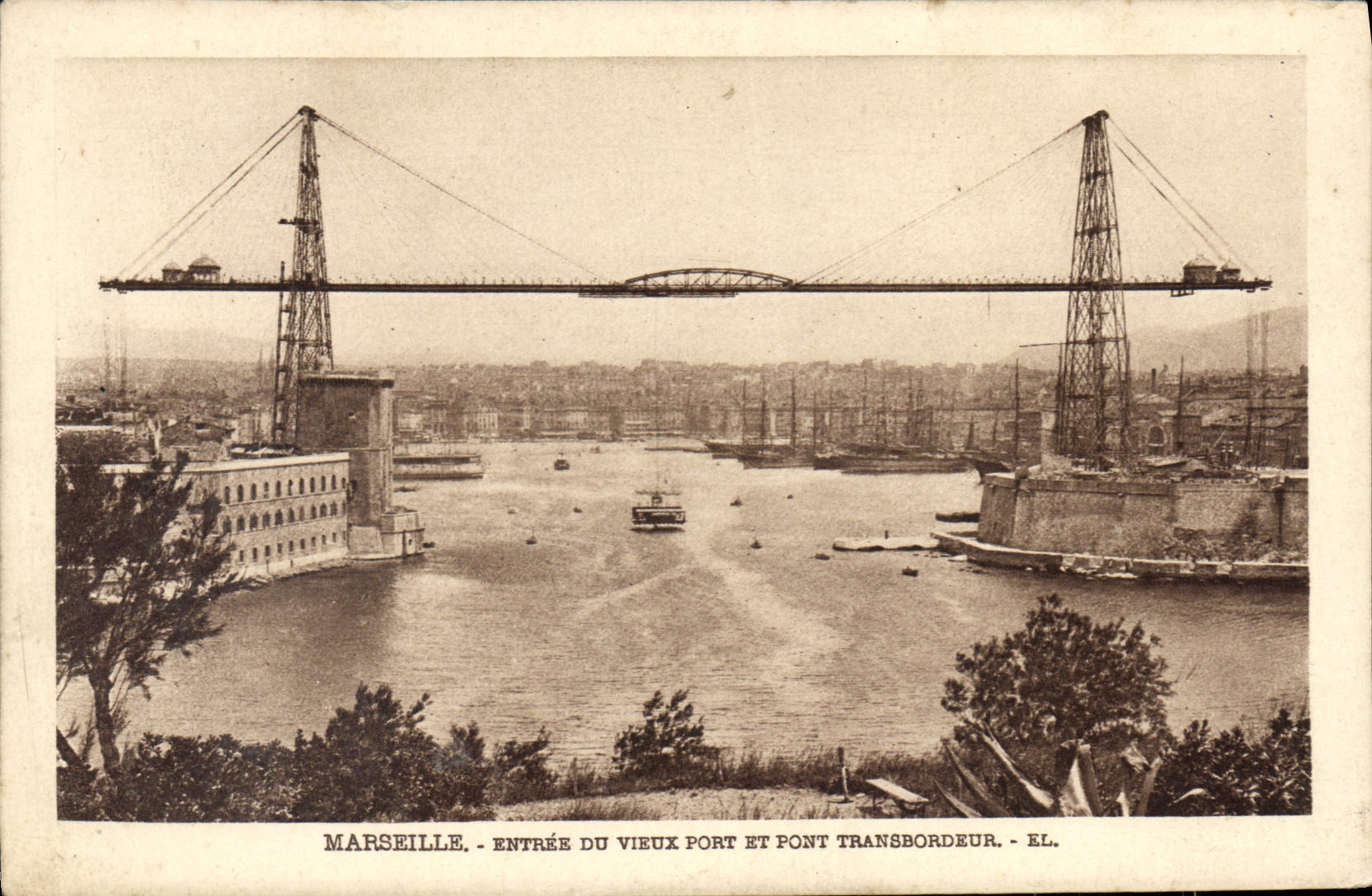 La POSTAL Marsella de la VENDIMIA entró del puerto viejo y del puente del transportador