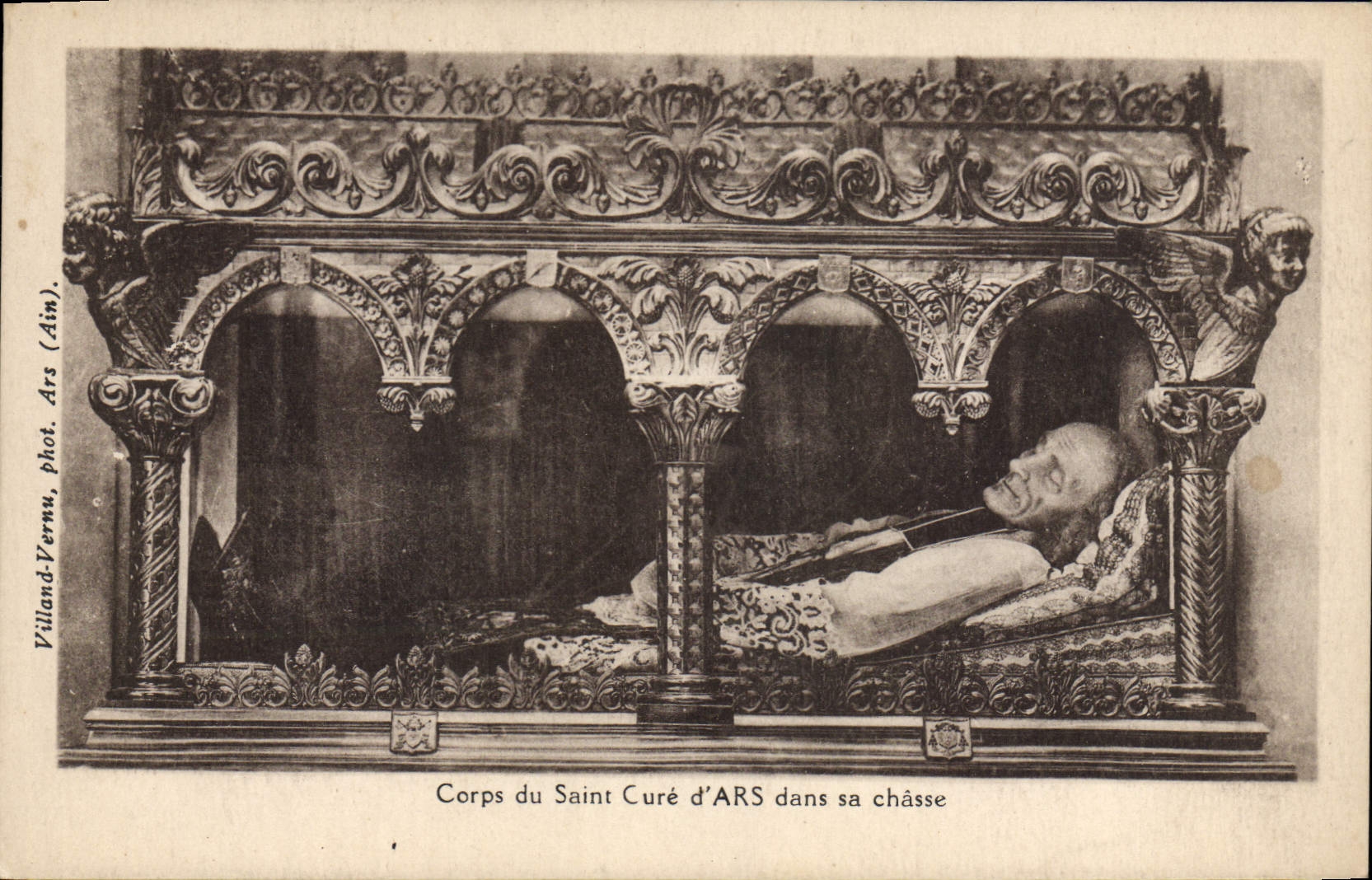 CPA Ars Corps du Saint Cure d'Ars Dans sa Chasse