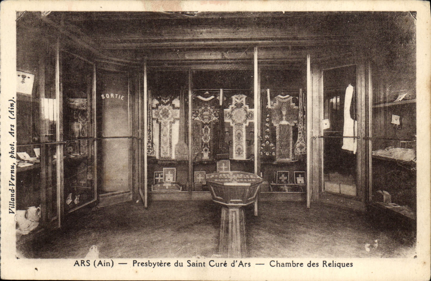 VINTAGE POSTCARD Ars Presbytere of the Saint Cleans of Ars Chambre of the relics