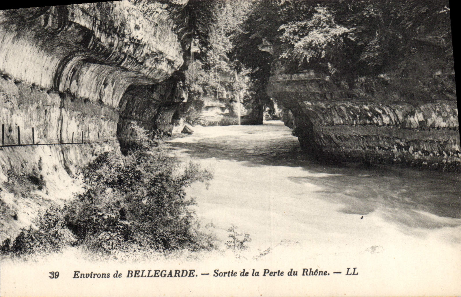 VINTAGE POSTCARD Surroundings De Bellegarde Left the Loss of the Rhone