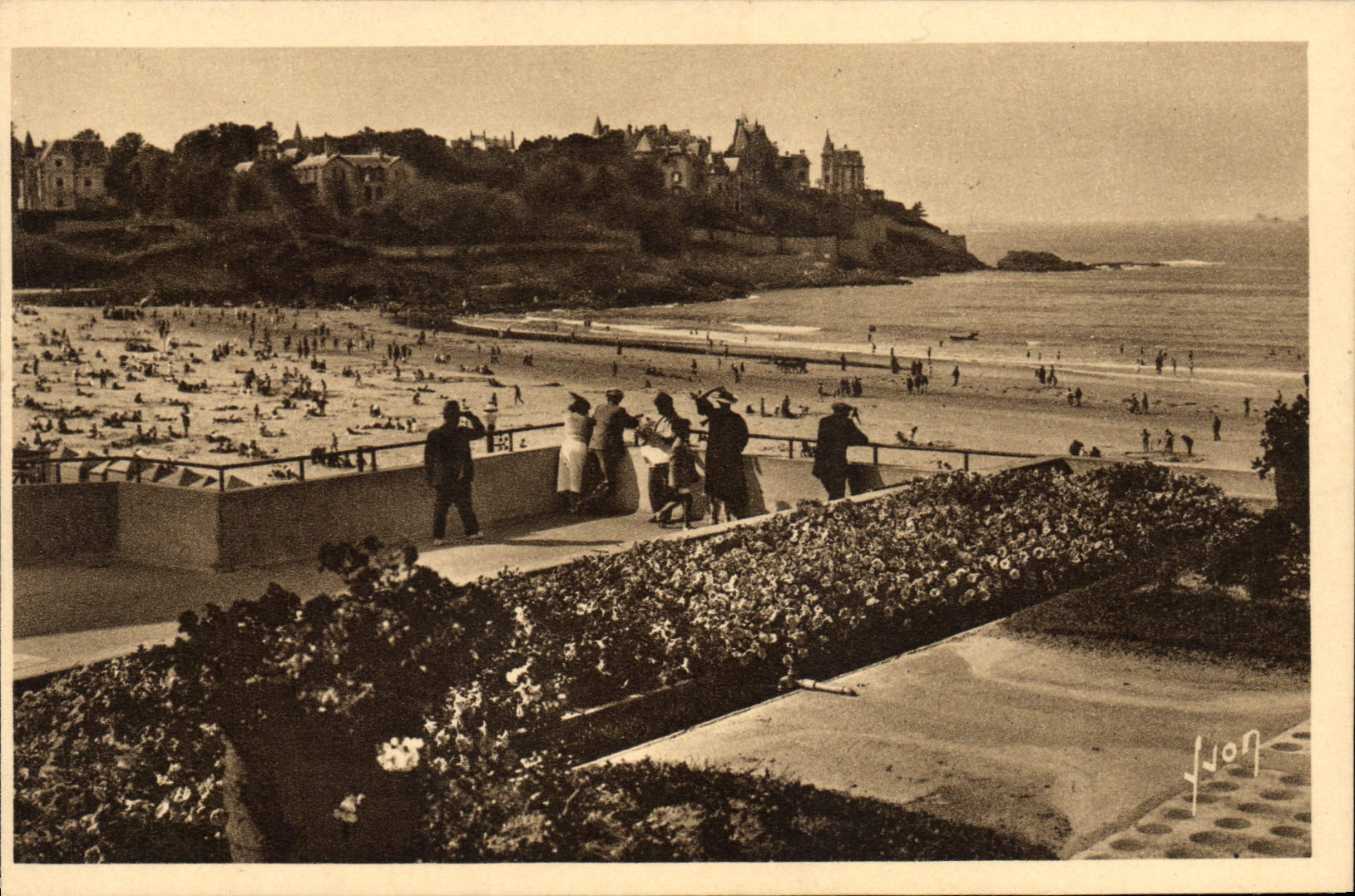 POSTAL Dinard de la VENDIMIA el punto del habitante Saint de Malo y de la playa vista de las terrazas del casino
