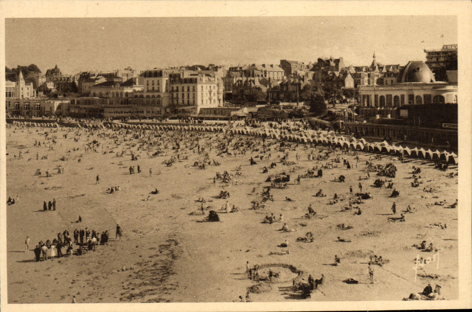 Opinión de Dinard de la POSTAL de la VENDIMIA de la playa