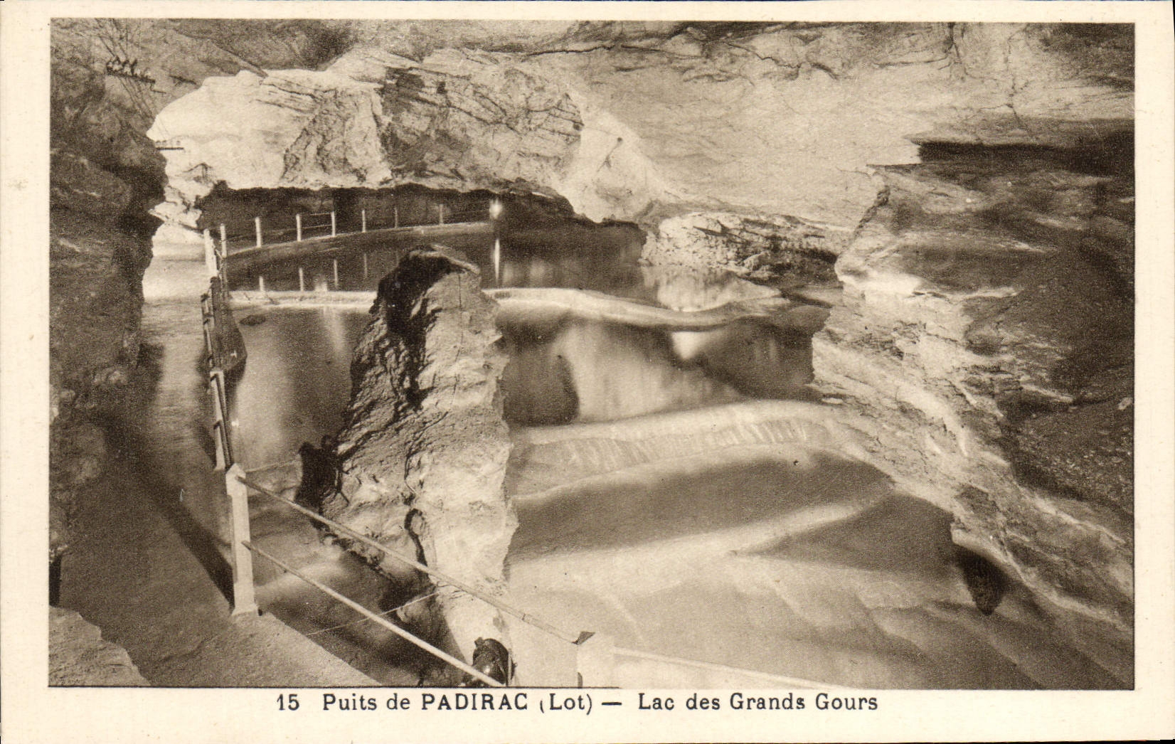 CPA Puits de Padirac Lac des grands cours