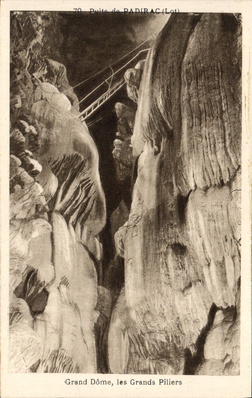 POSTAL de la VENDIMIA bien de la bóveda grande de los pilares grandes de Padirac