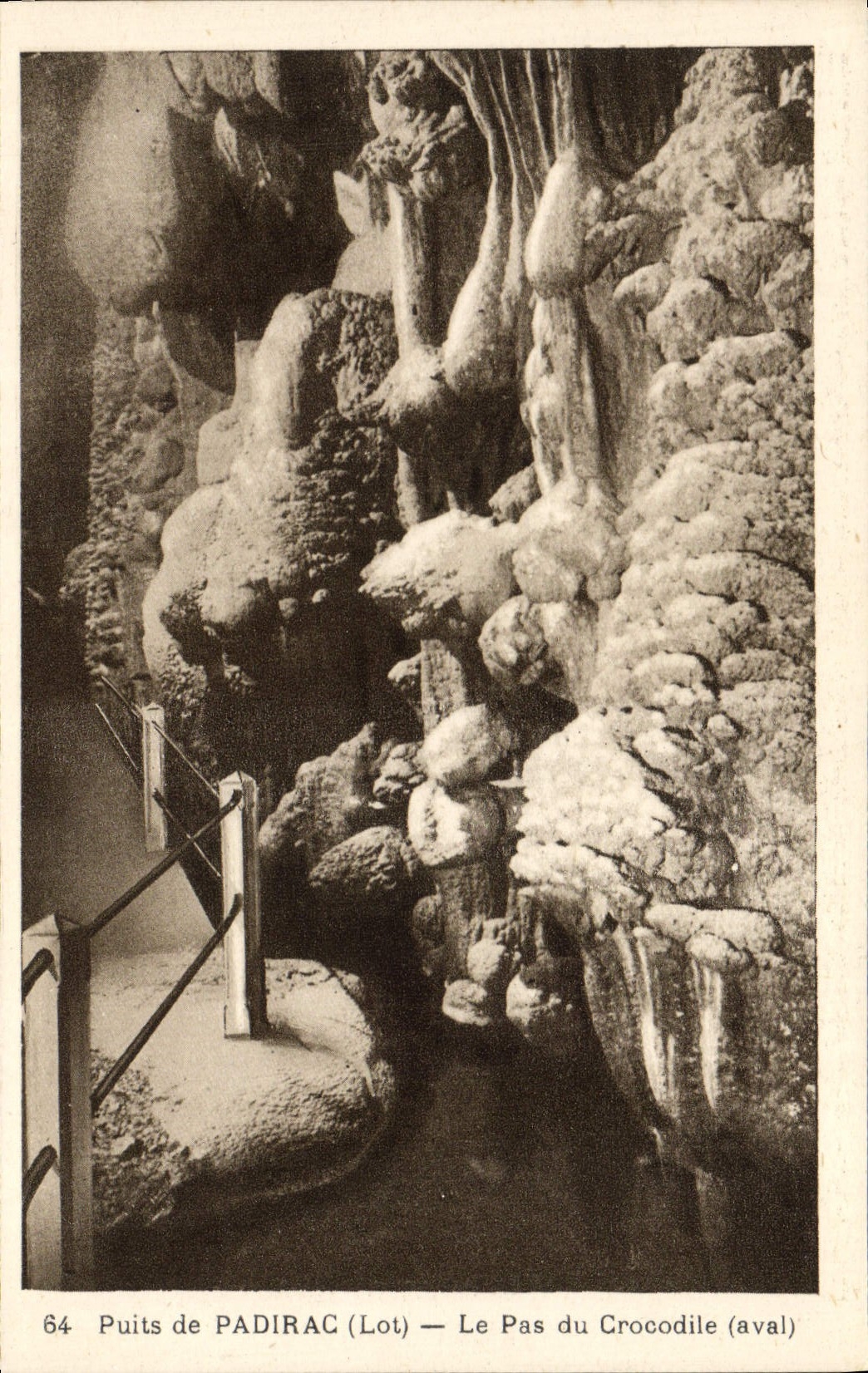 CPA Puits de Padirac Le Pas du Crocodile